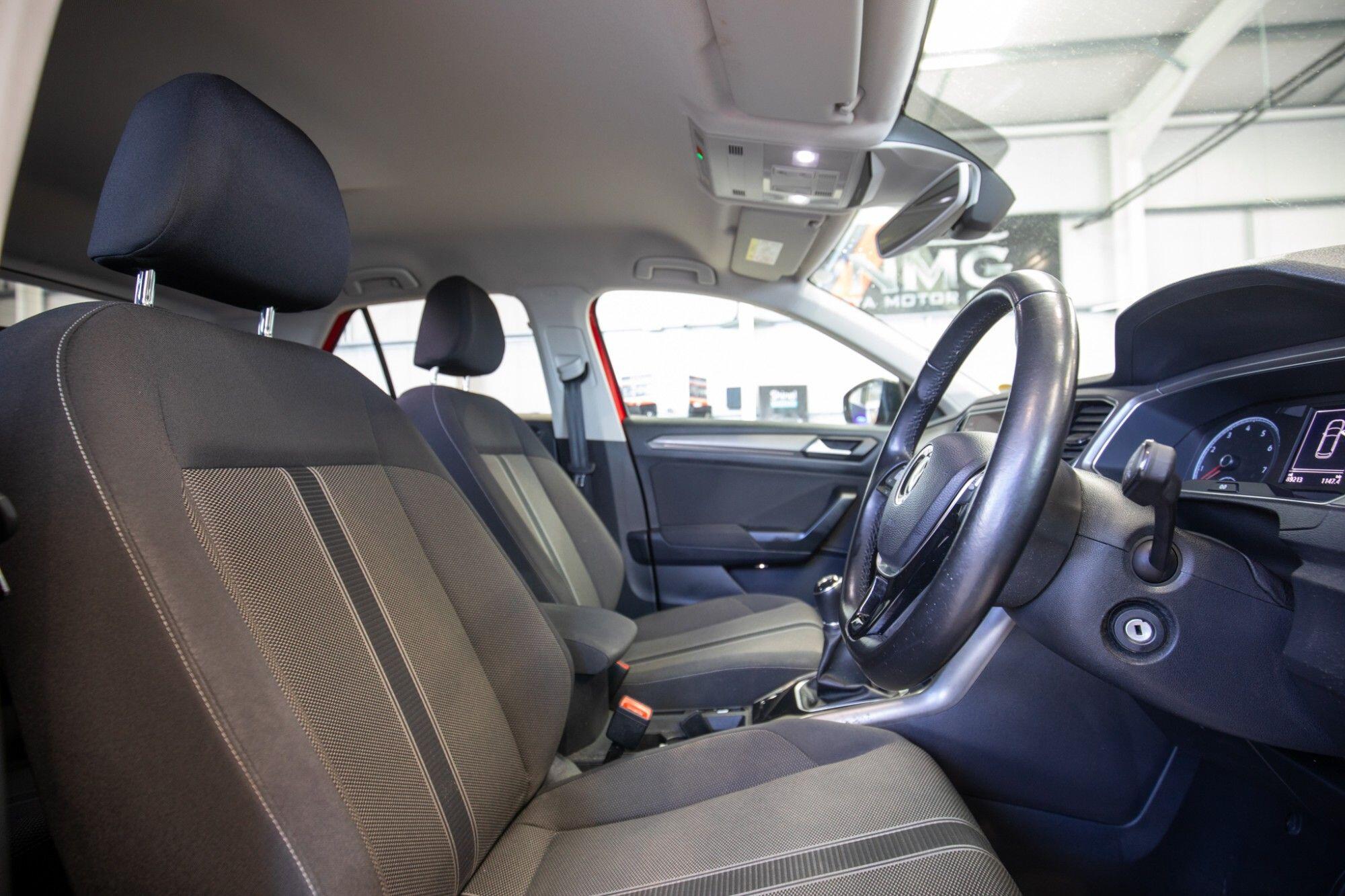 Volkswagen T-Roc view 3