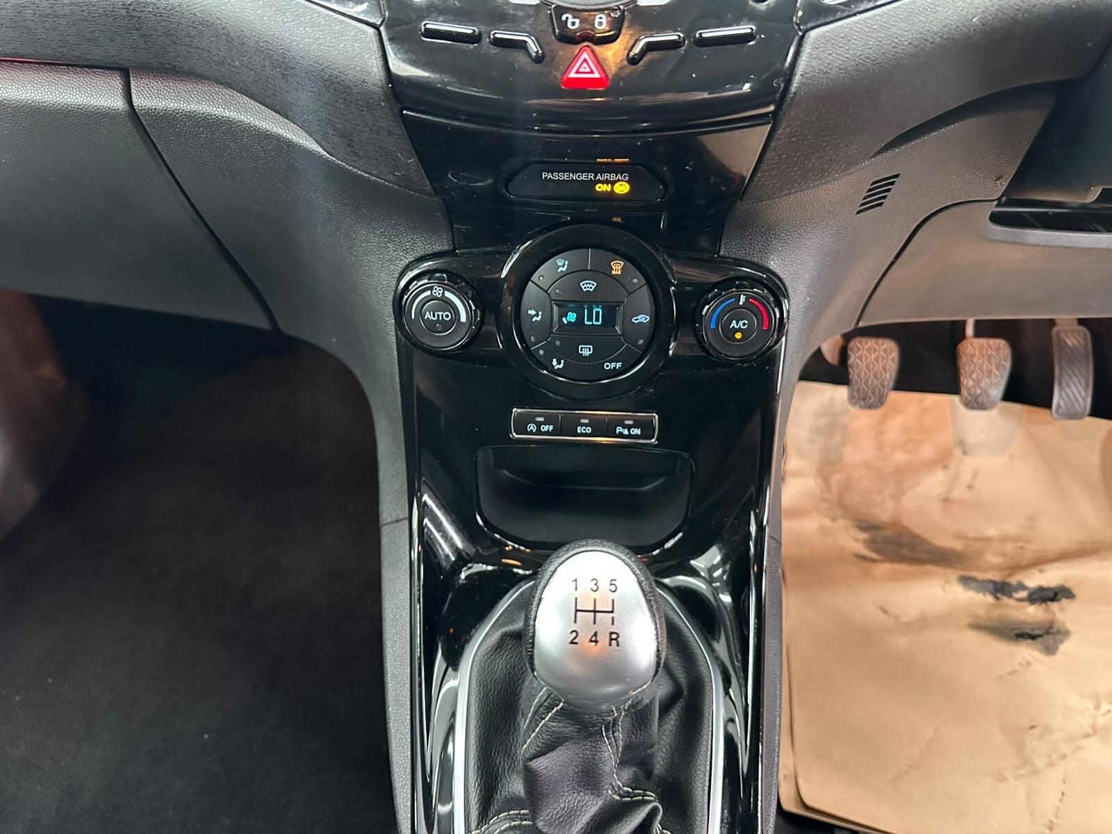 Ford Fiesta view 40