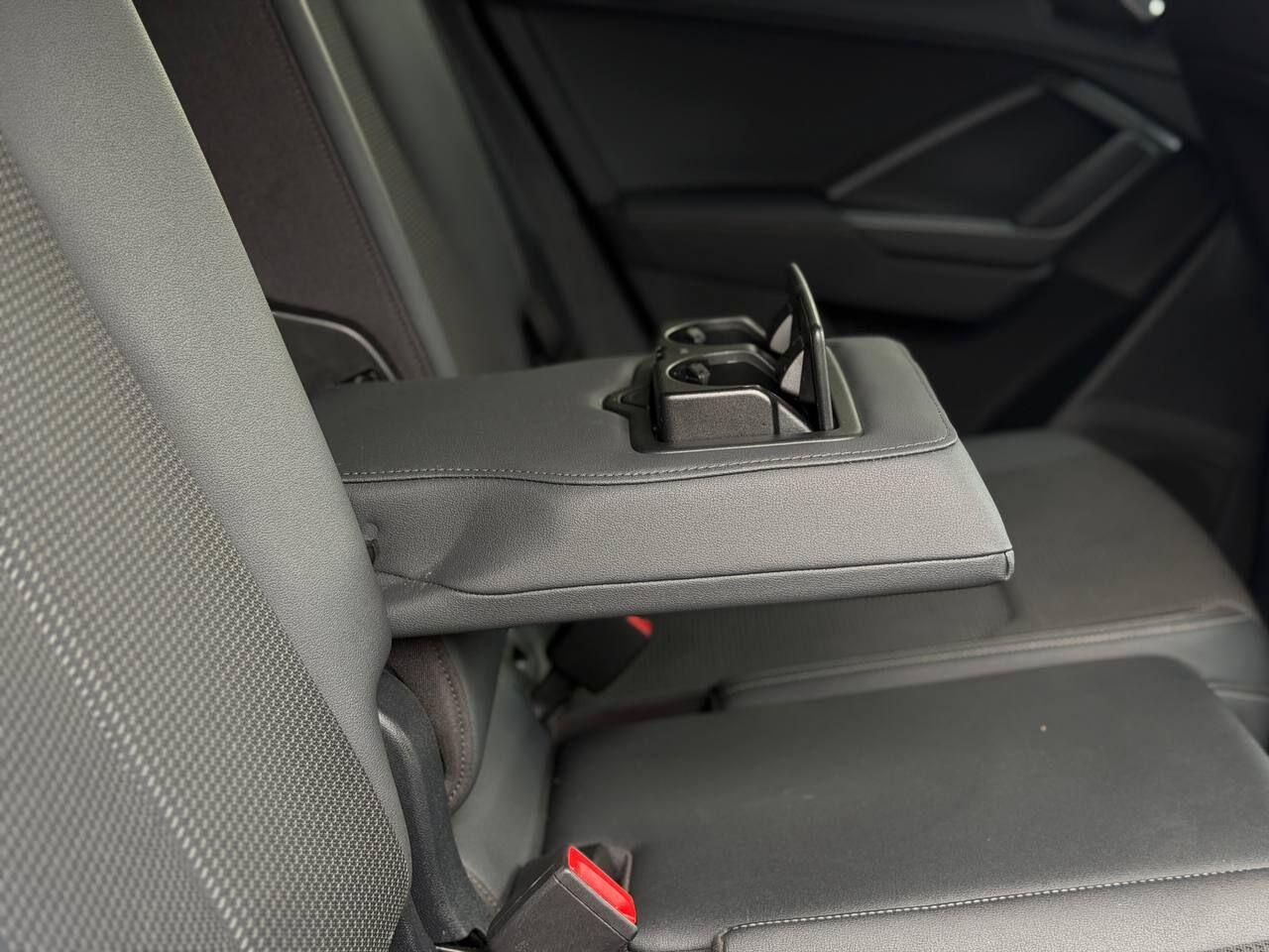 Audi Q3 view 18