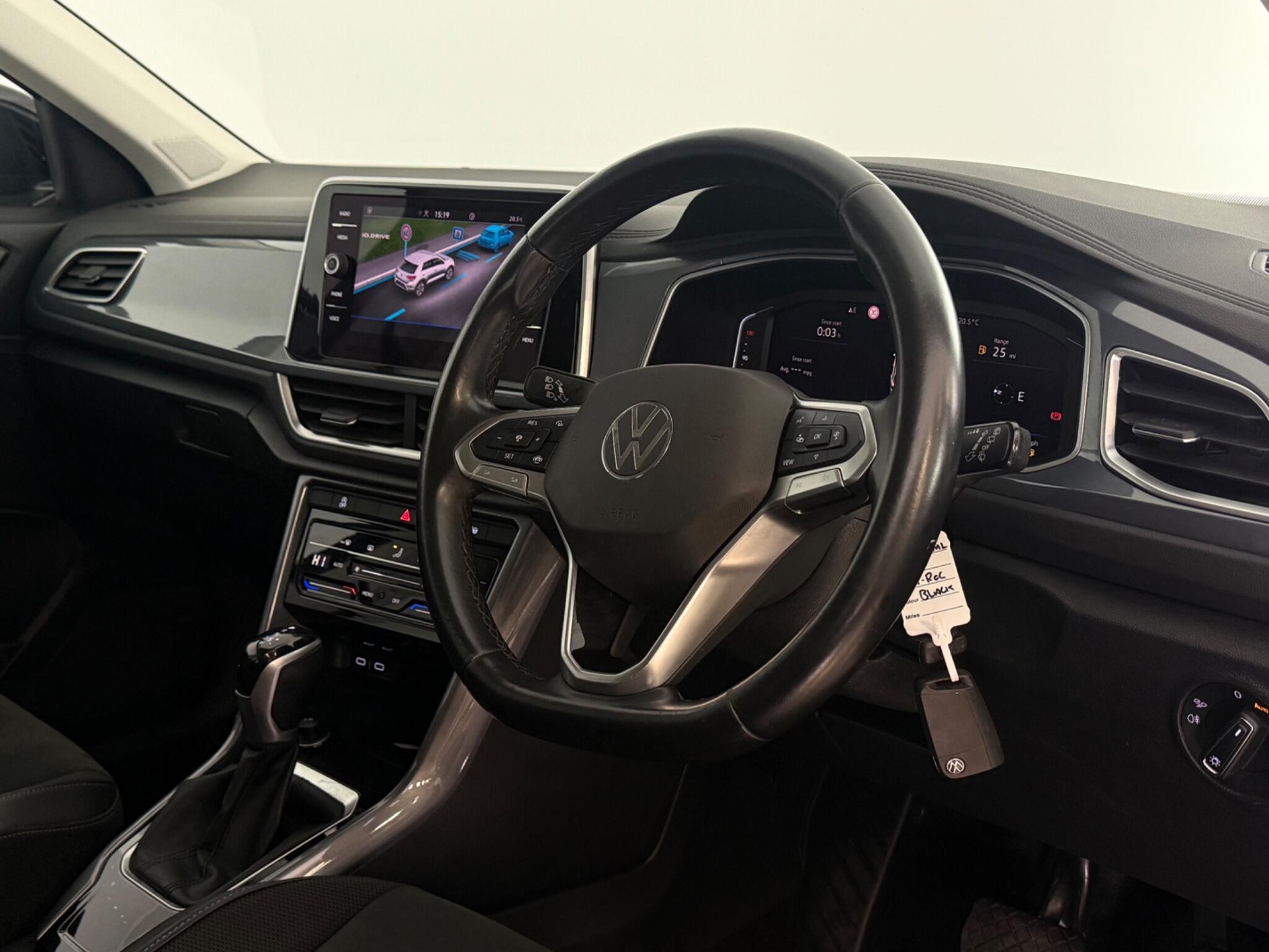 Volkswagen T-Roc view 3