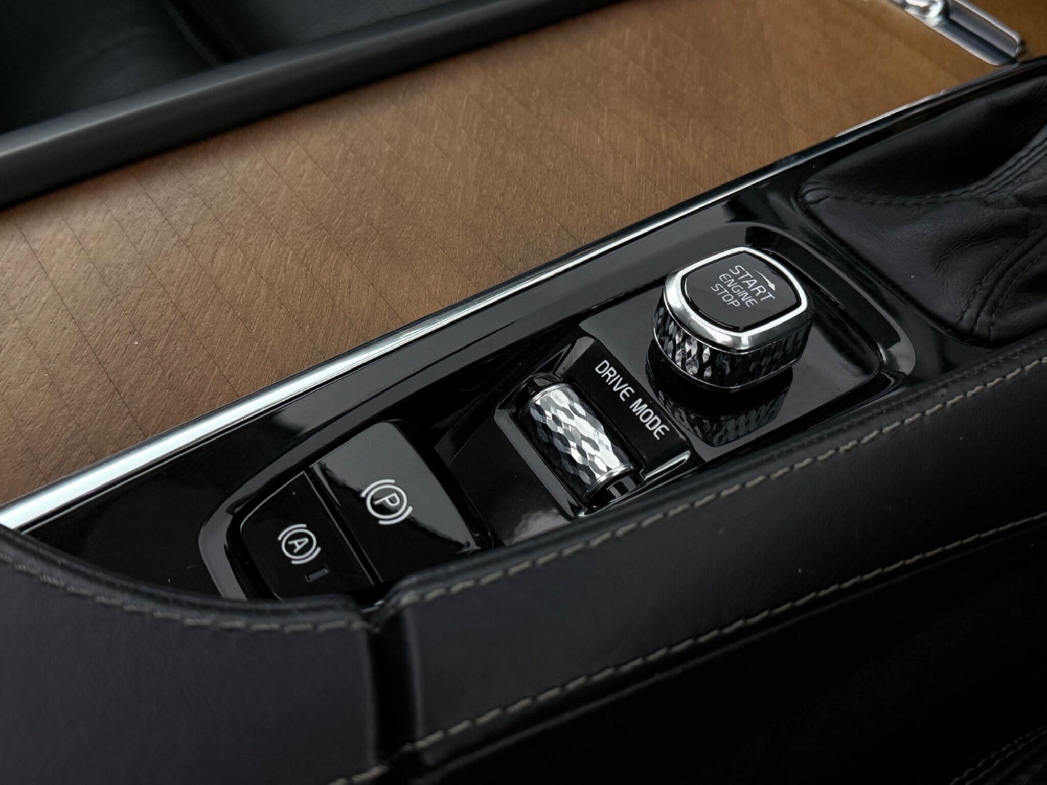 Volvo XC90 view 22