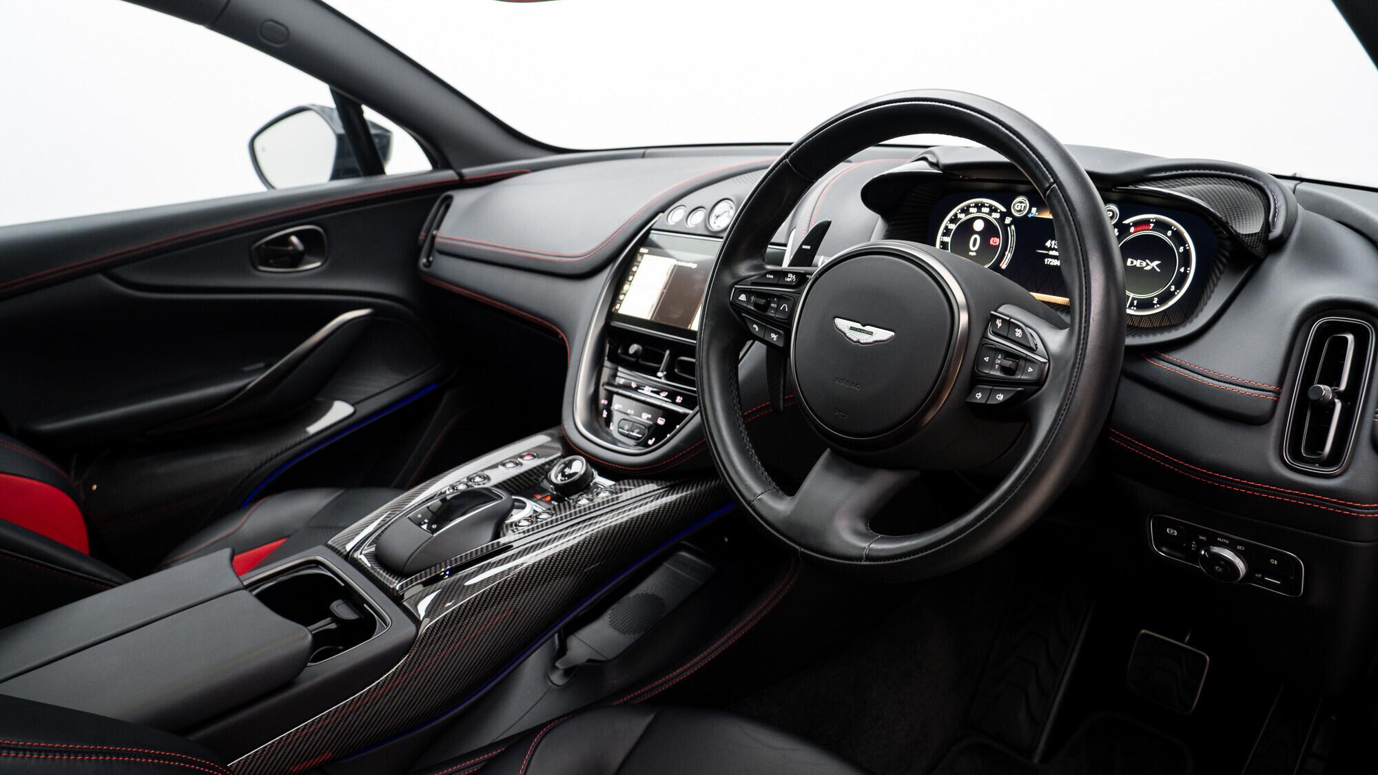 Aston Martin DBX view 40