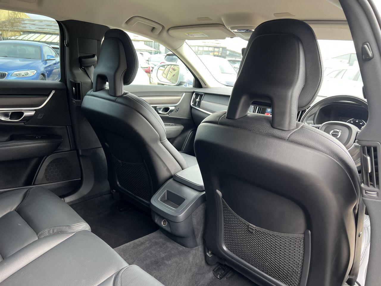 Volvo V90 Cross Country view 20