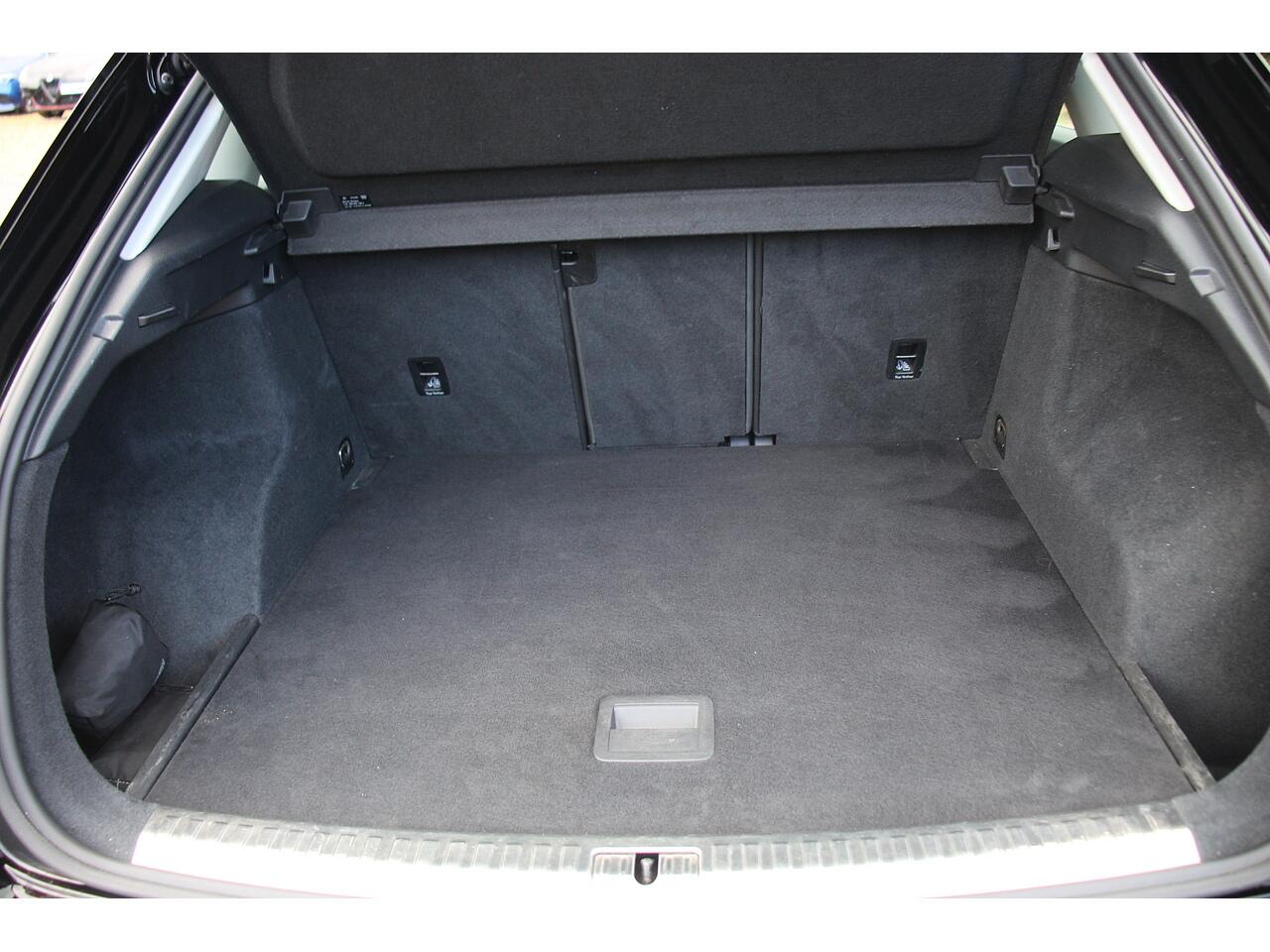 Audi Q3 view 34