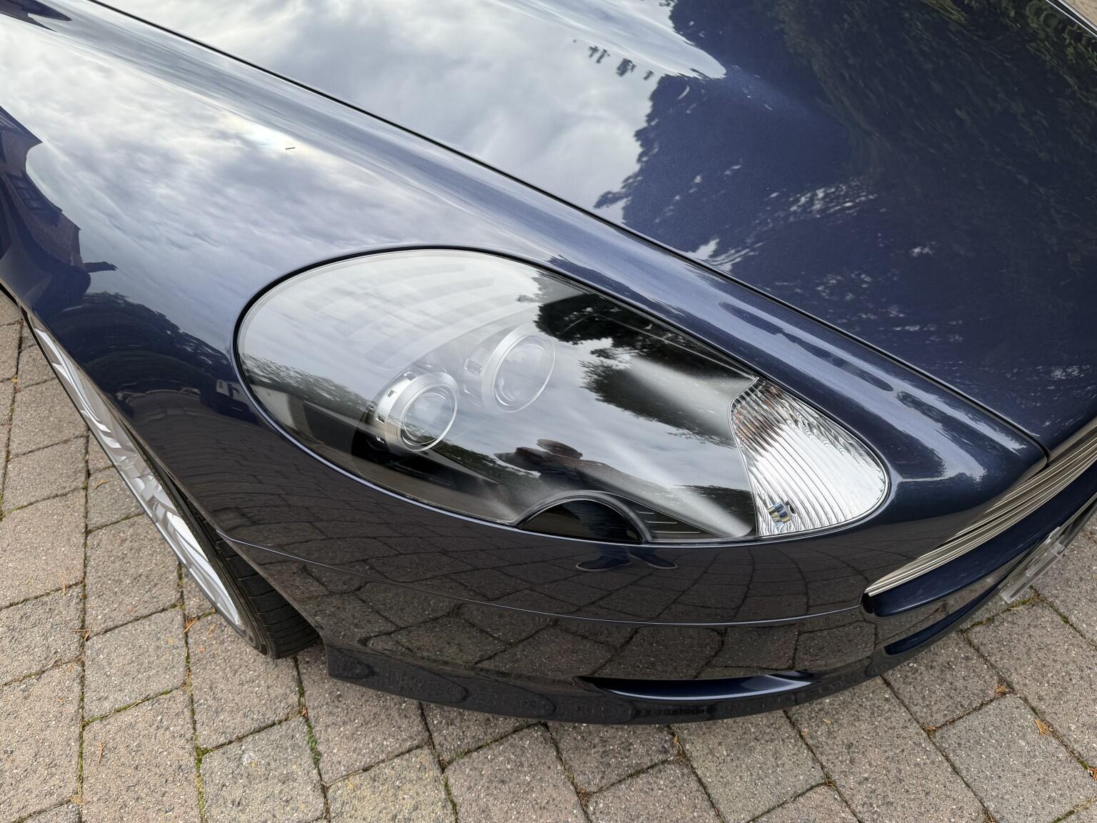 Aston Martin DB9 view 11