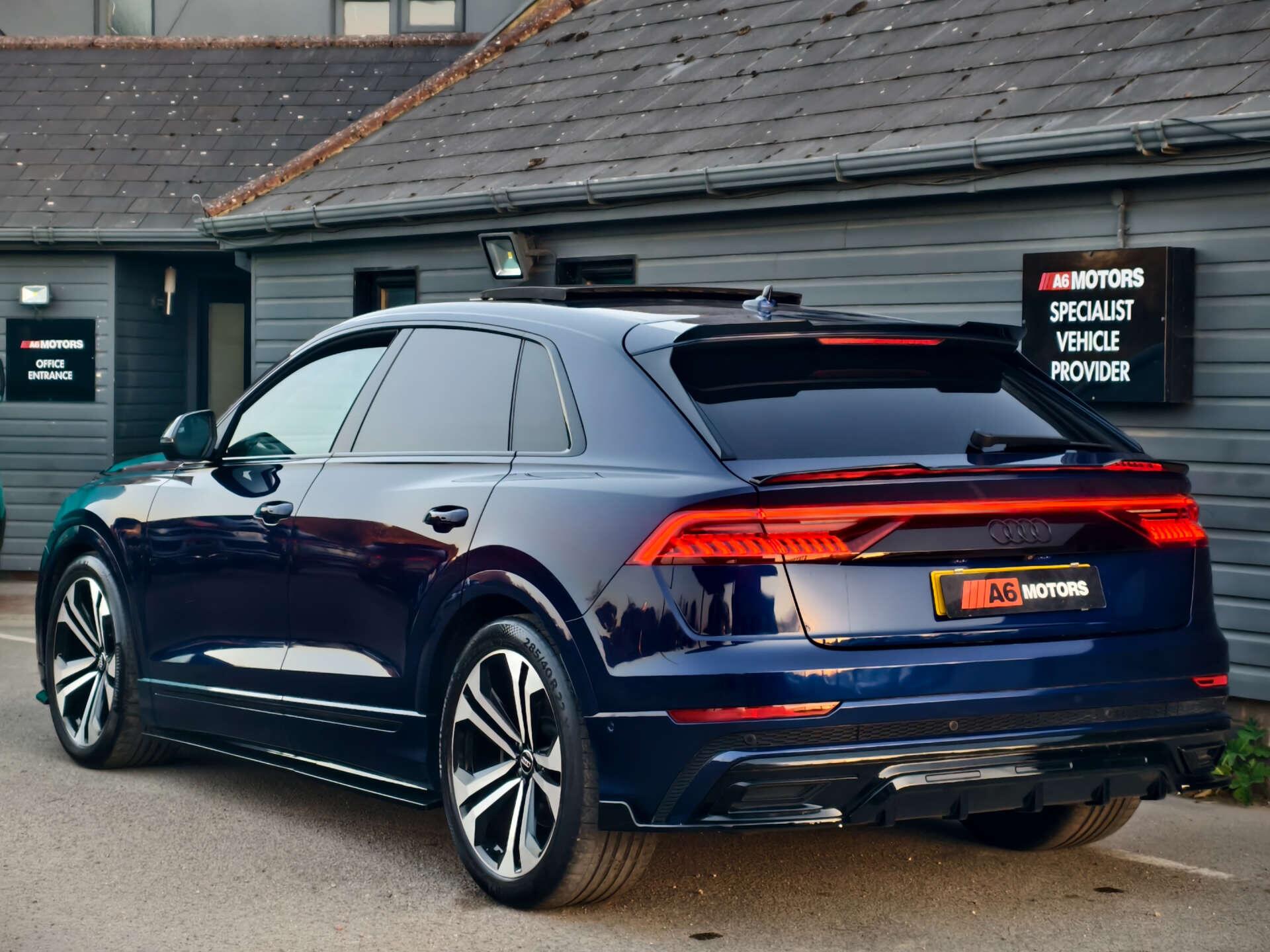 Audi Q8 view 12