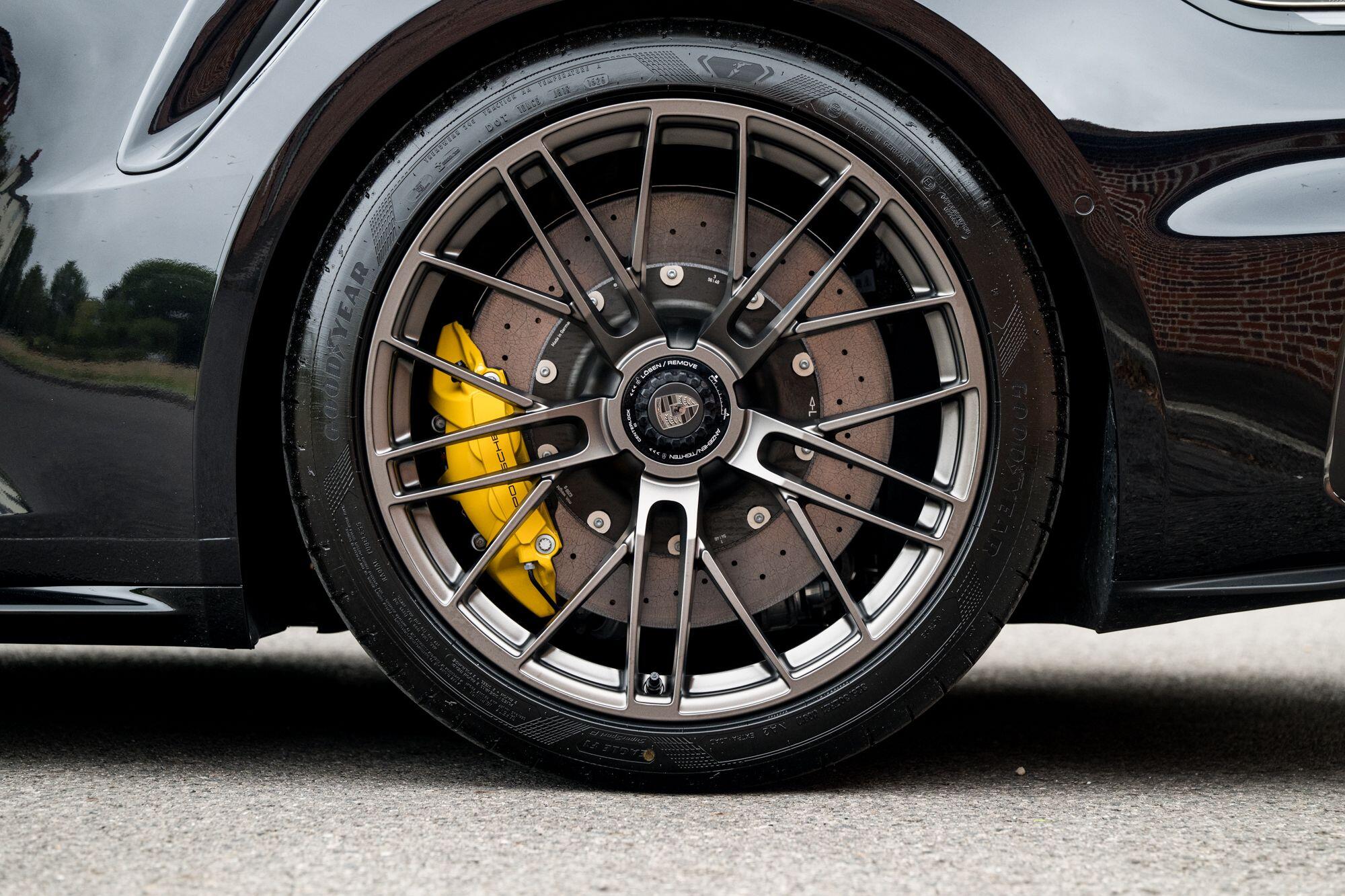 Porsche 911 view 29