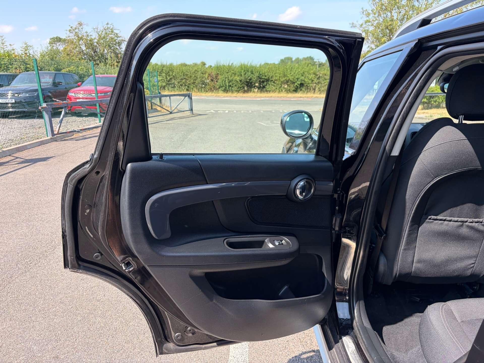 Mini Countryman view 19