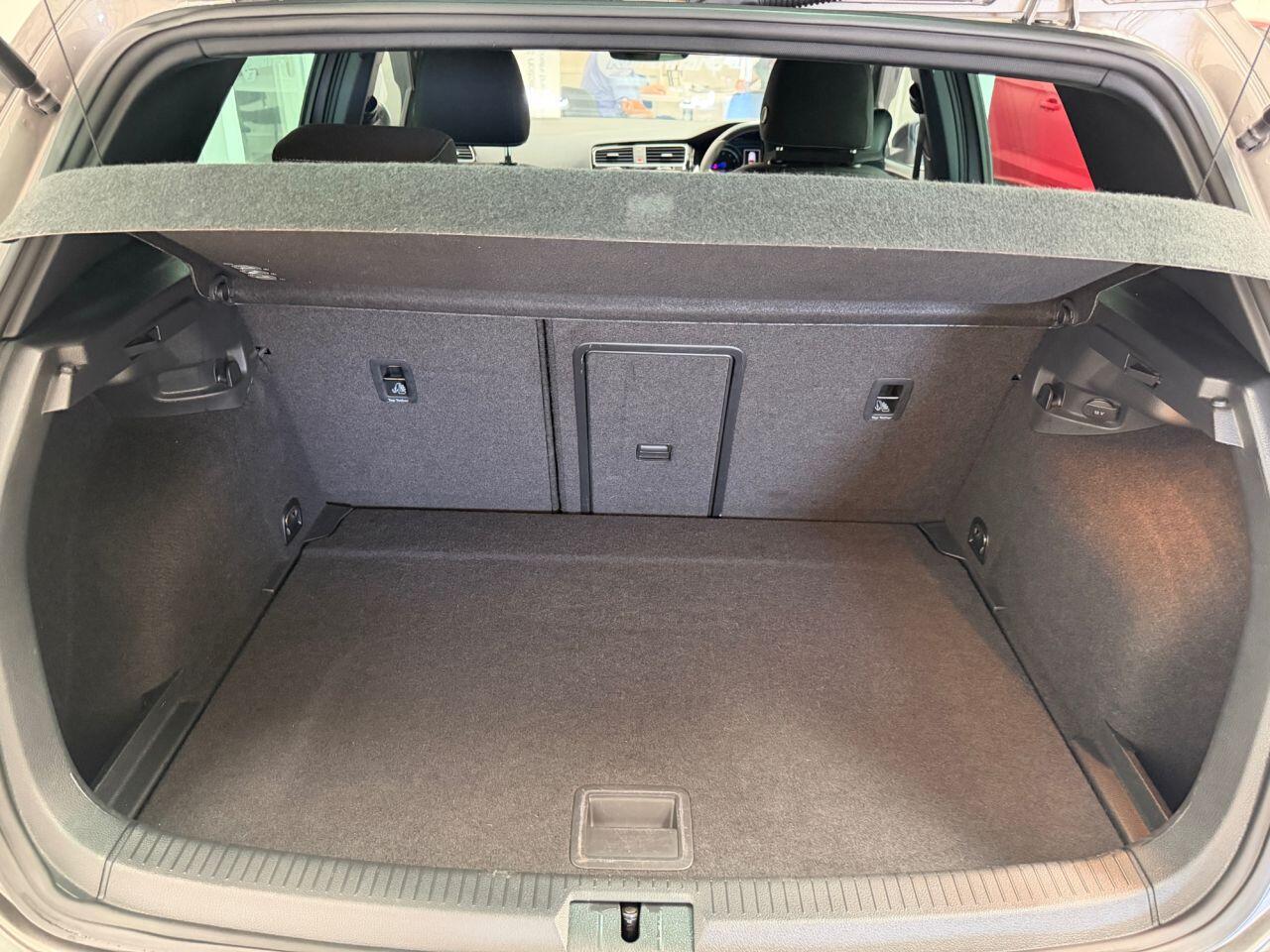 Volkswagen Golf view 22