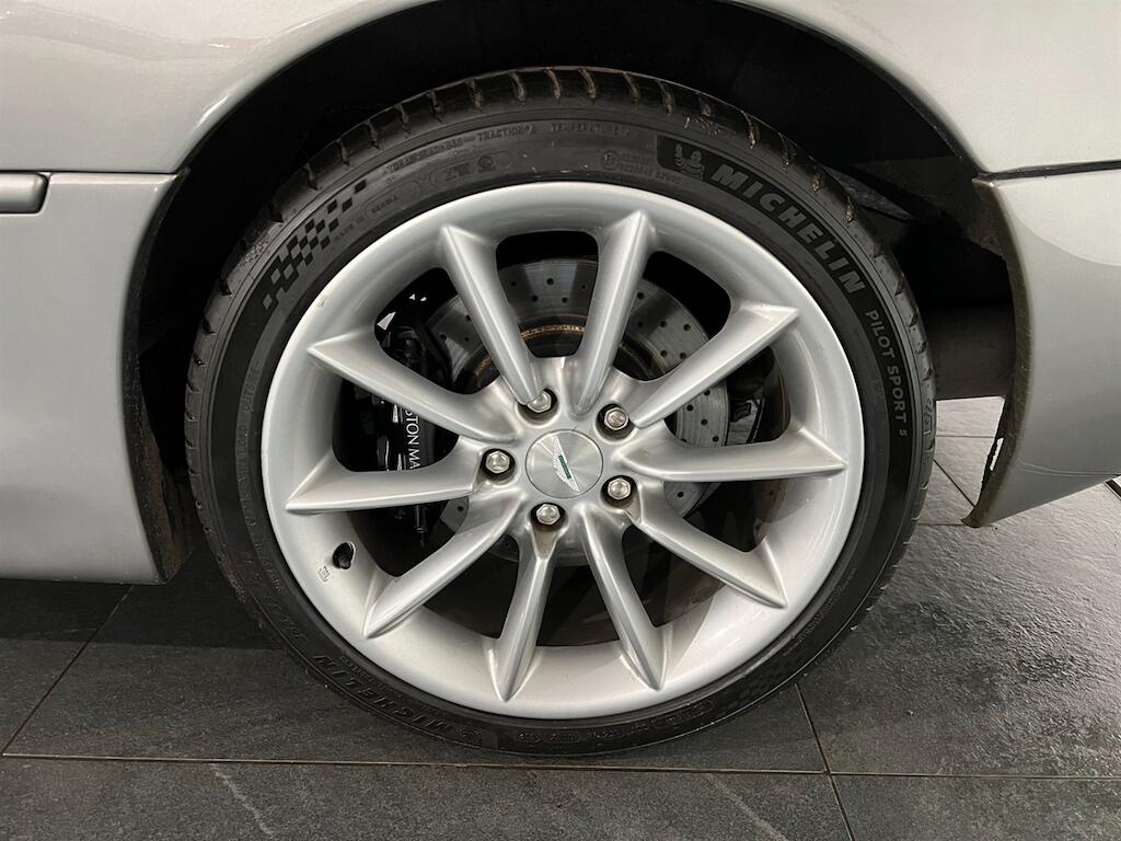 Aston Martin DB7 view 17