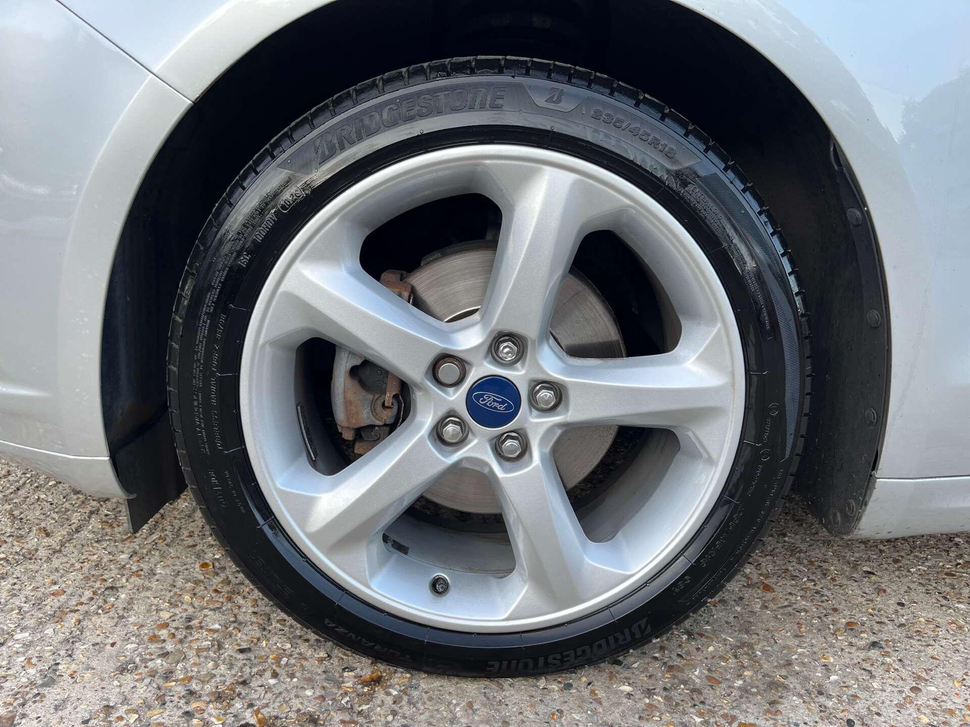 Ford Mondeo view 28