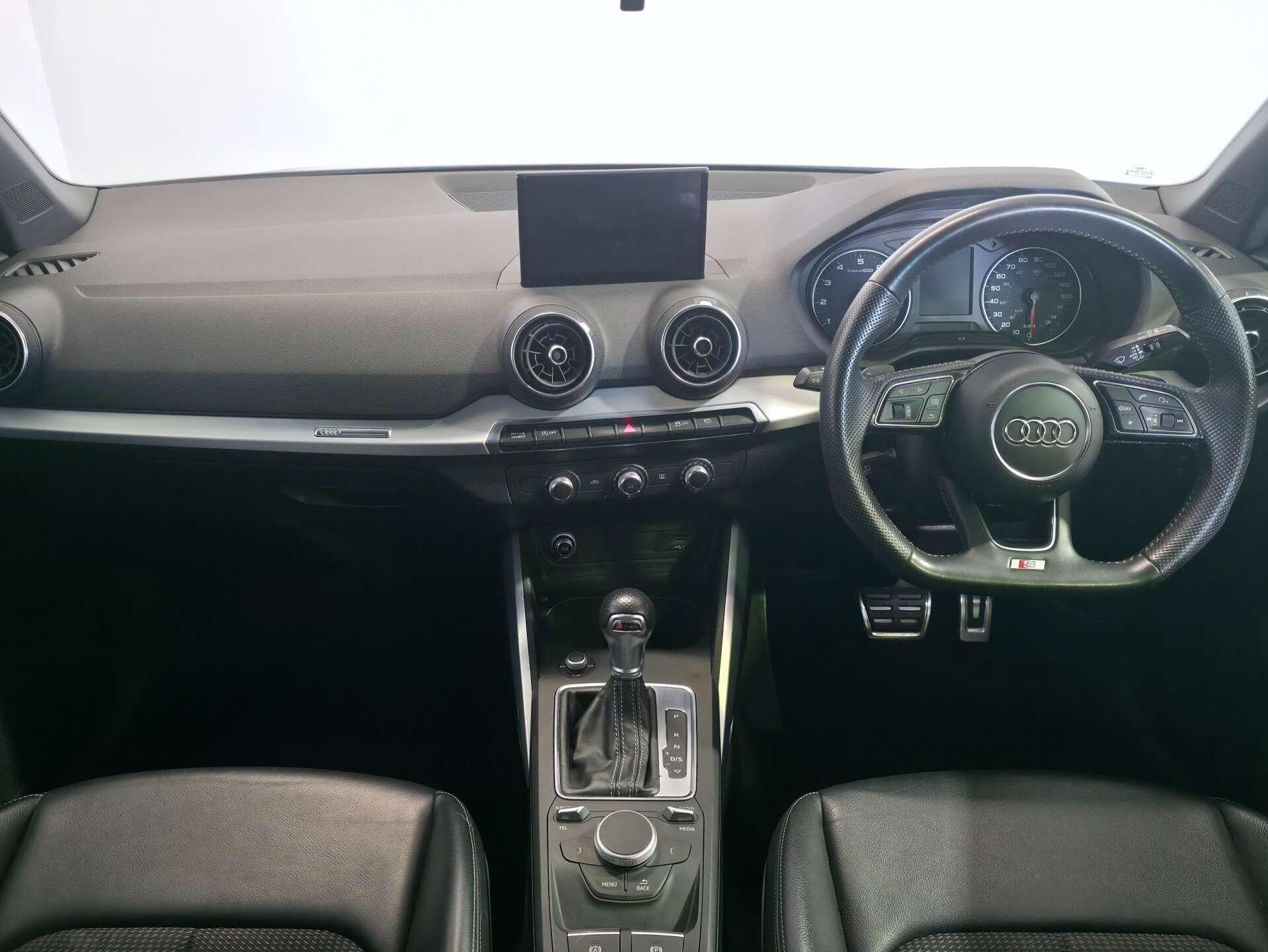 Audi Q2 view 9