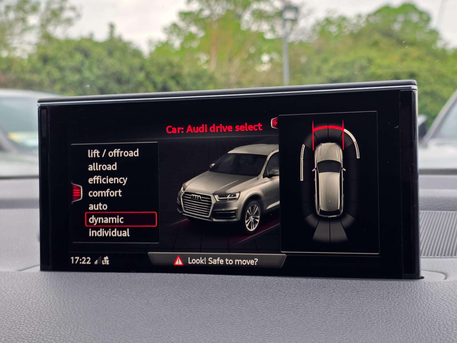 Audi SQ7 view 43