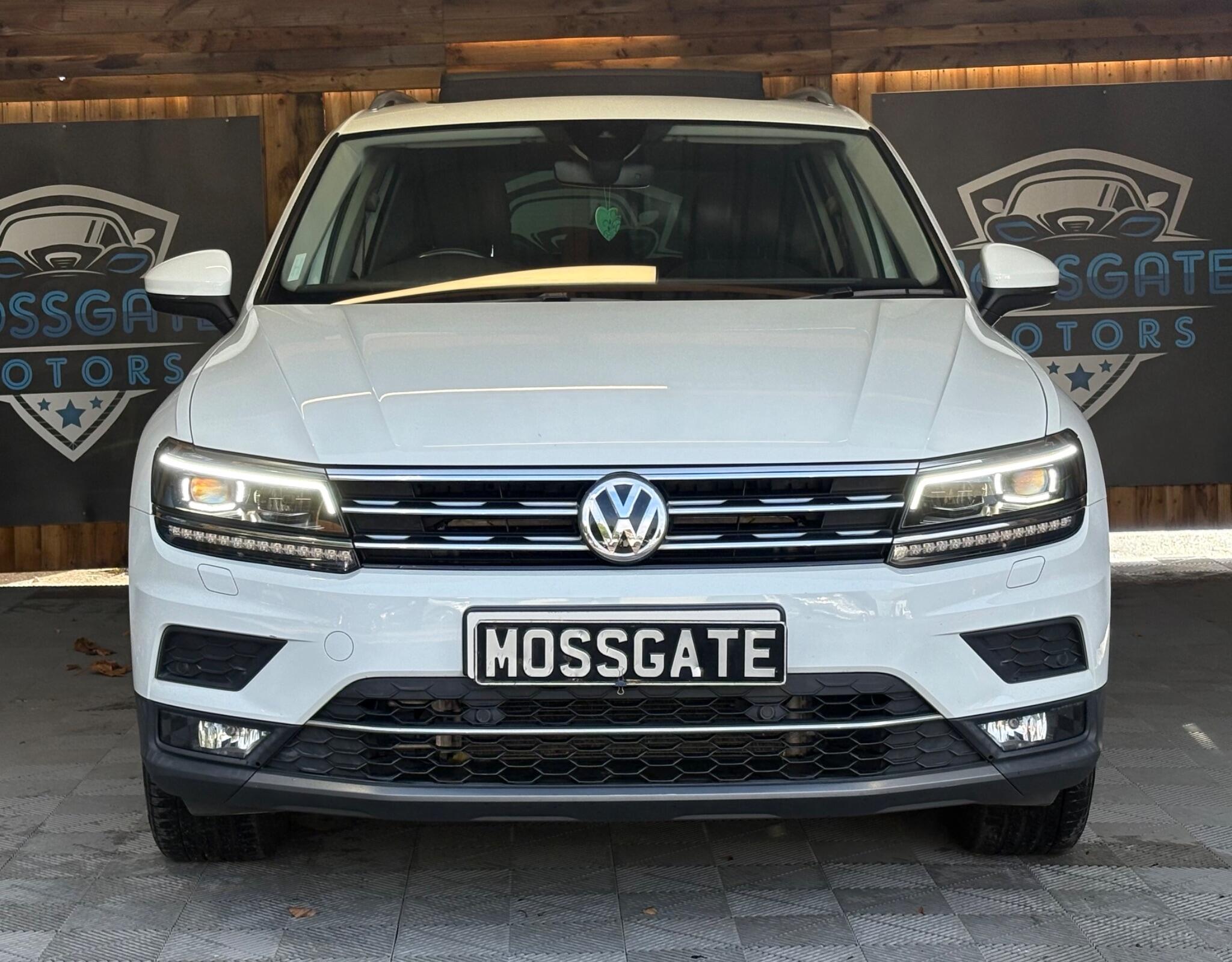 Volkswagen Tiguan view 4