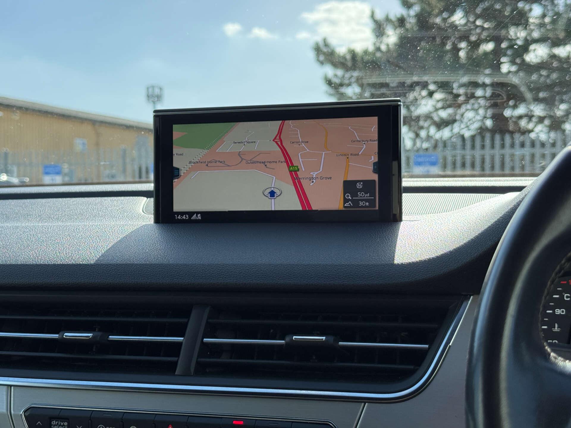 Audi SQ7 view 13