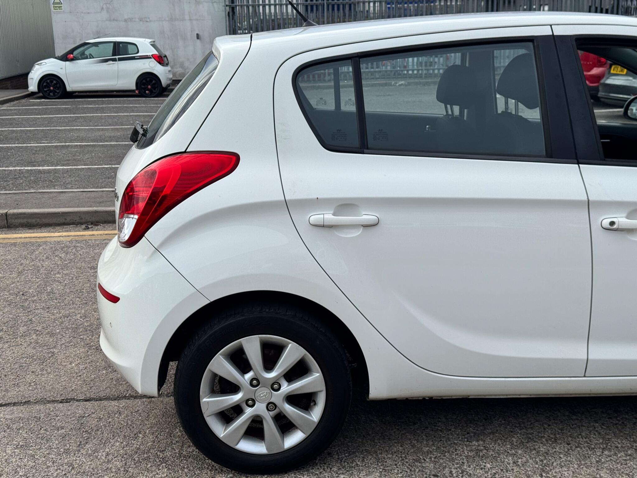 Hyundai i20 view 42