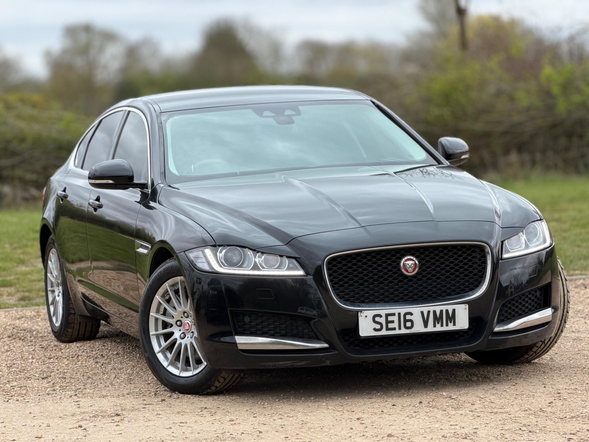 2016 Jaguar XF 2.0d Prestige Auto Euro 6 (s/s) 4dr image 5