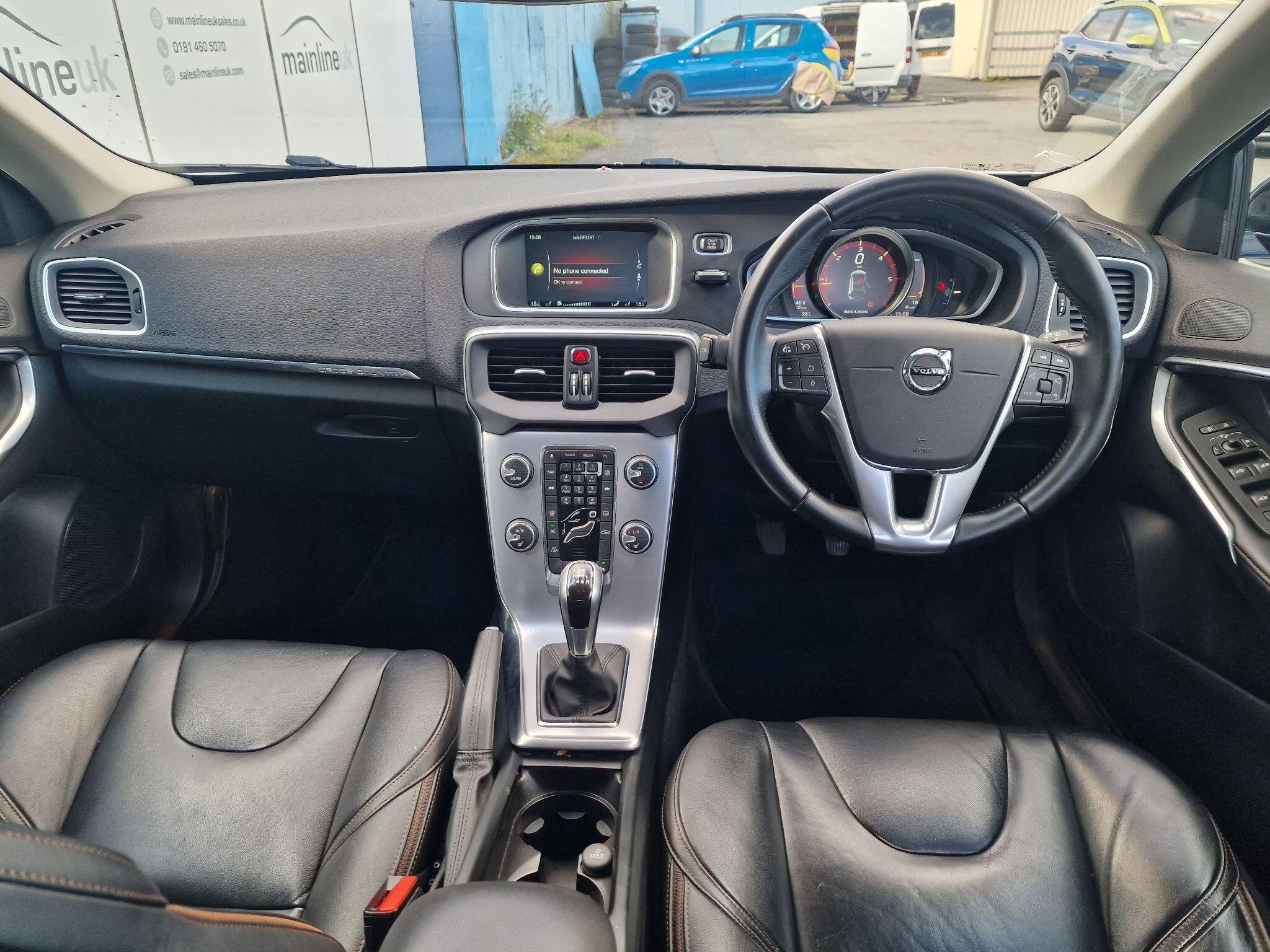 Volvo V40 Cross Country view 23