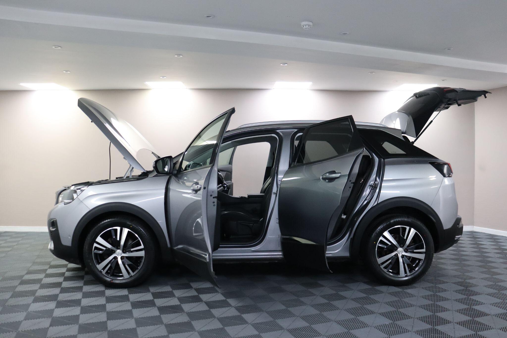 Peugeot 3008 view 6