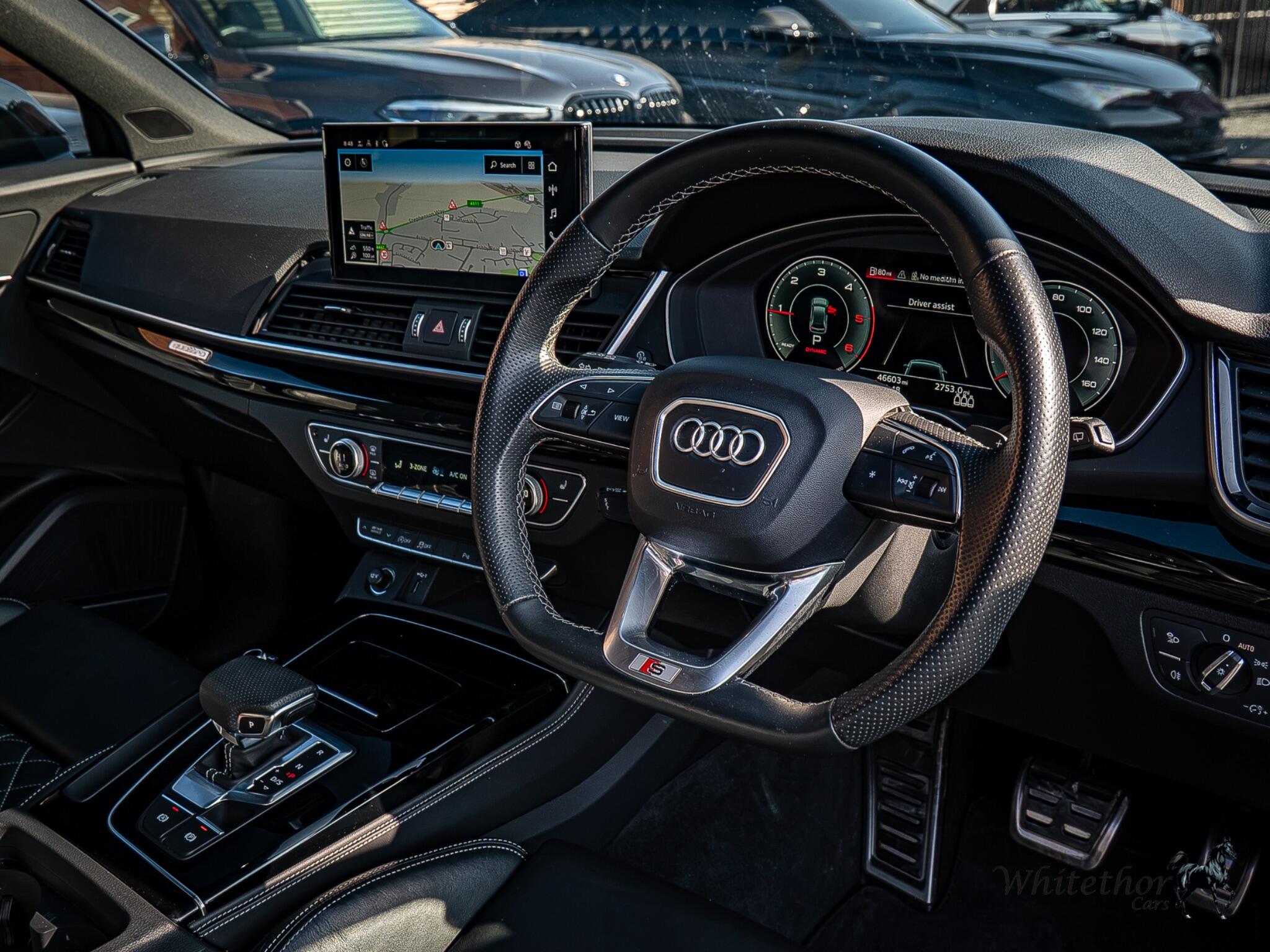 Audi Q5 view 8