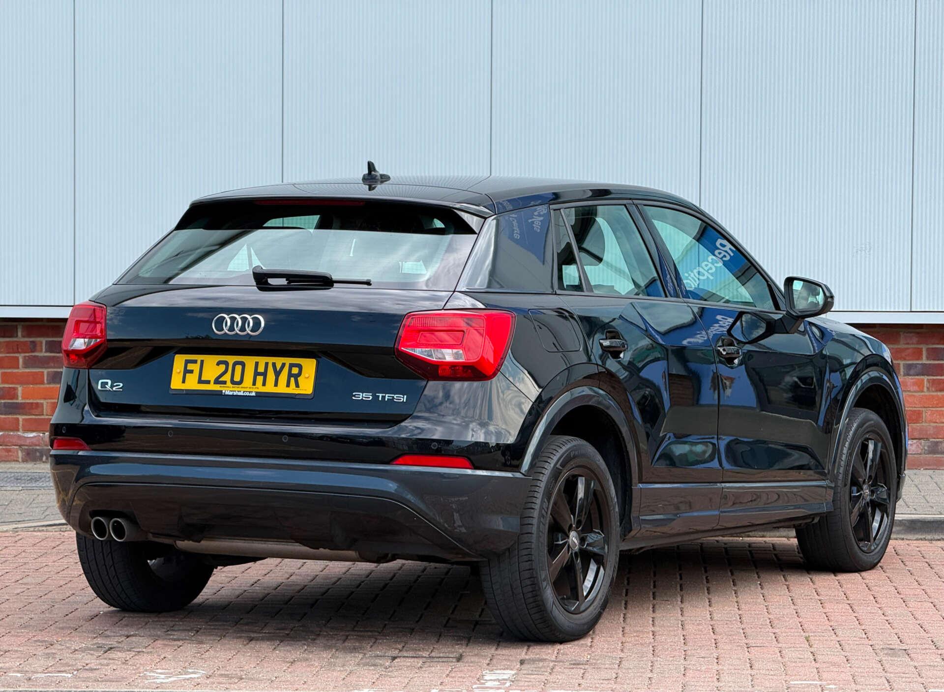 Audi Q2 view 8