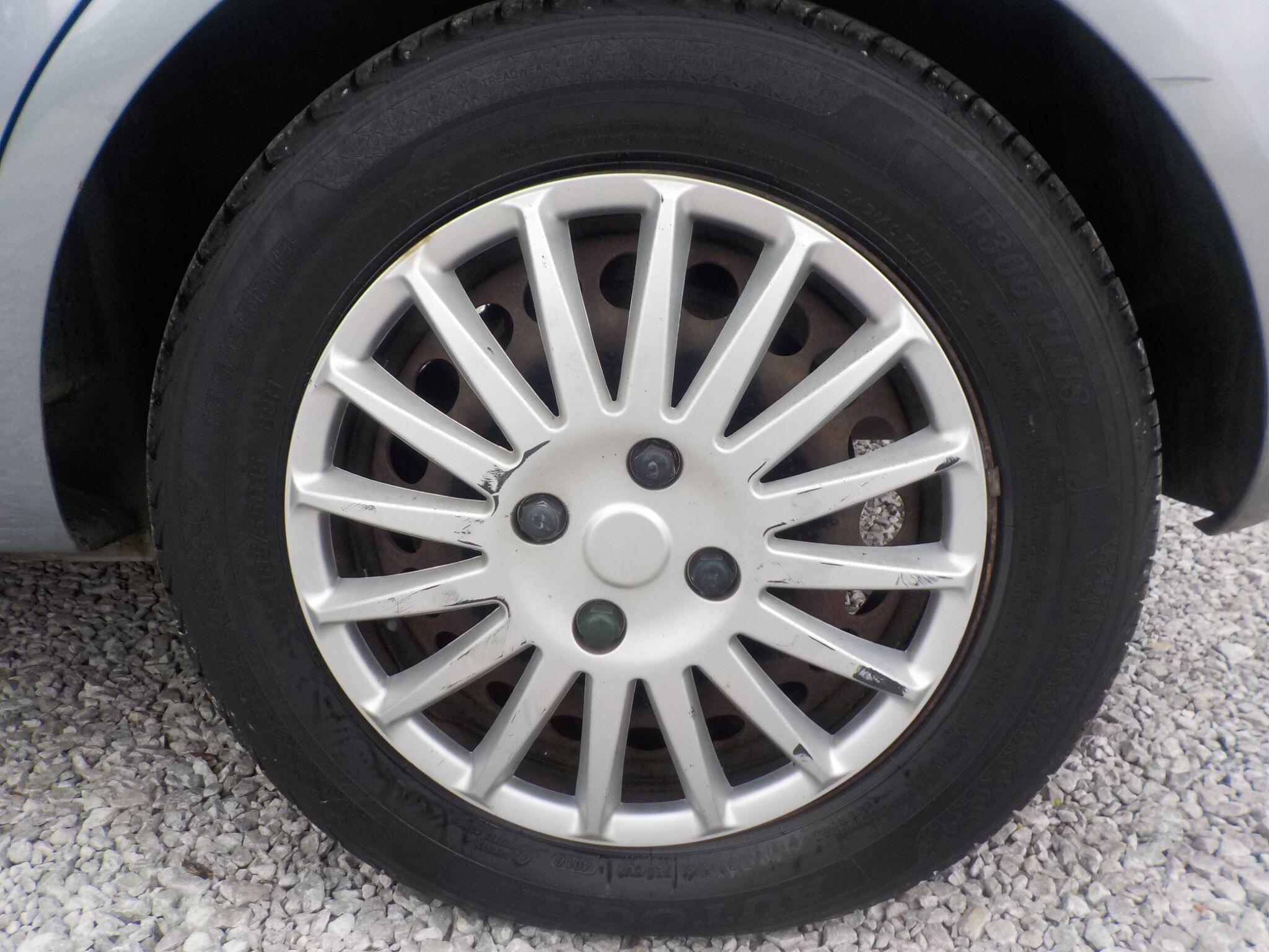 Vauxhall Corsa 1.4i 16v Club 5dr