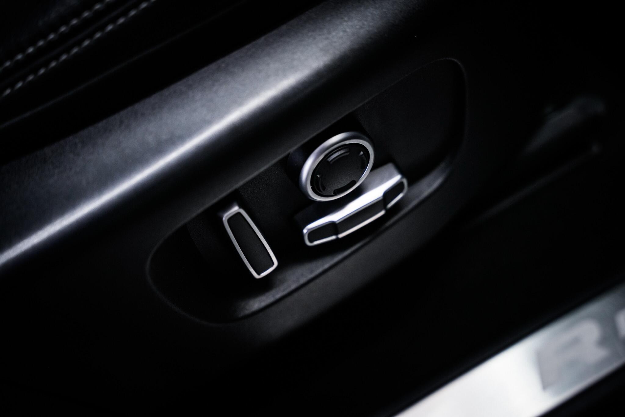 Land Rover Discovery Sport view 52