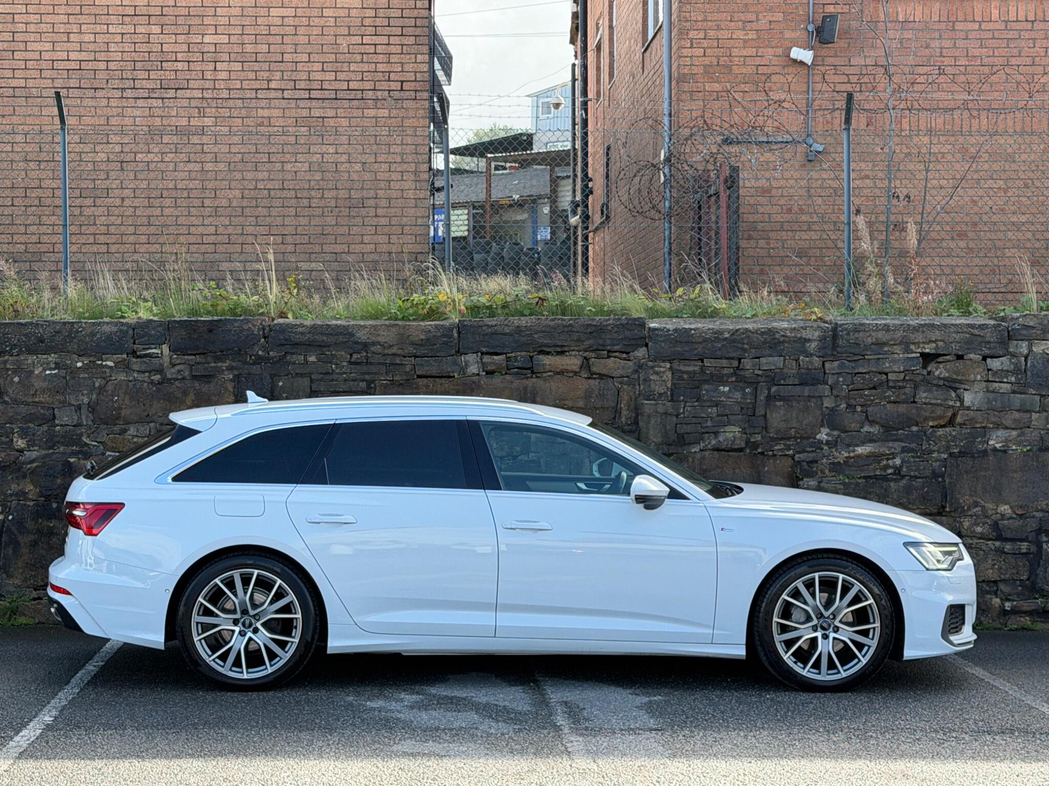 Audi A6 view 8