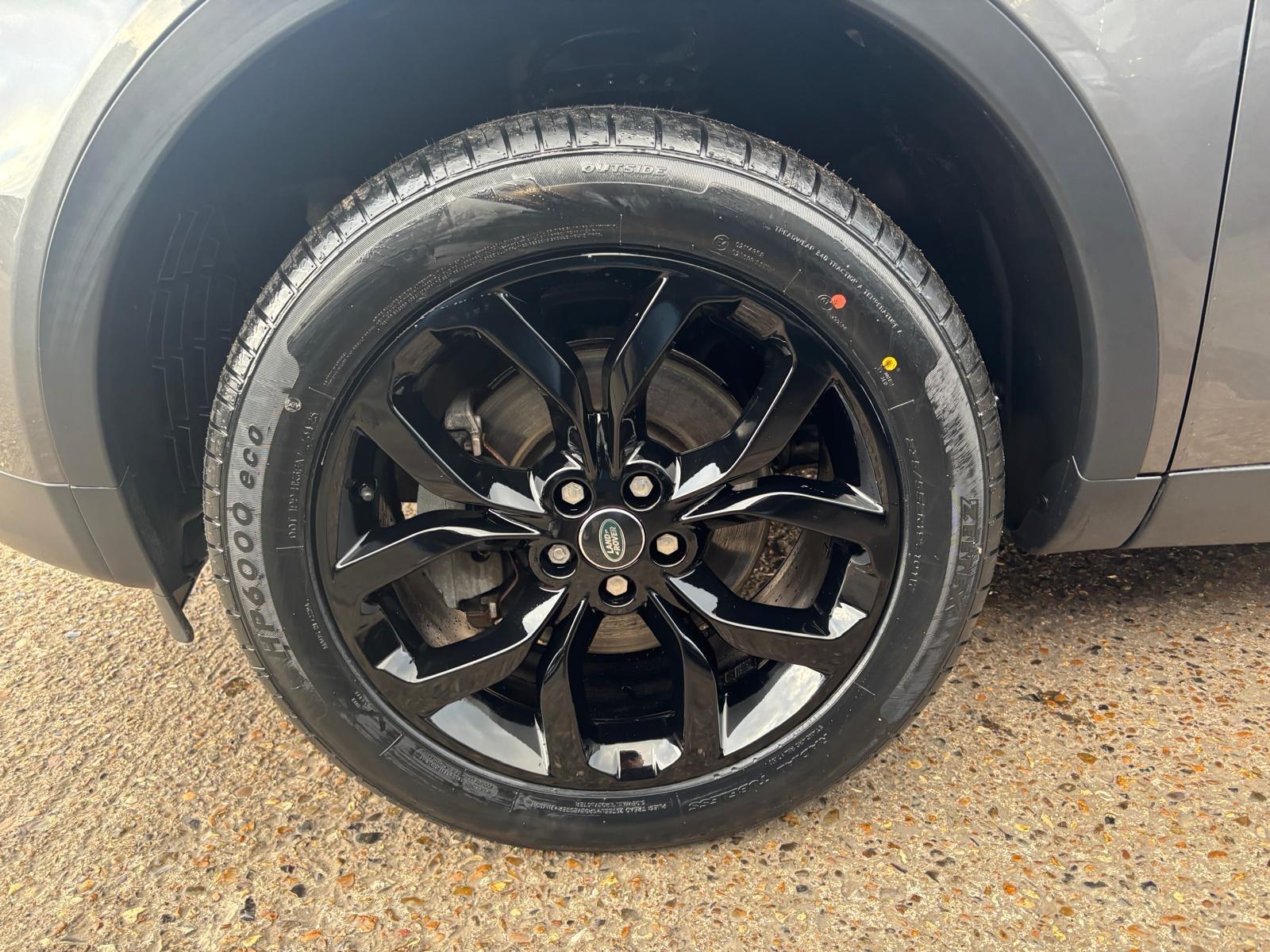Land Rover Discovery Sport view 23