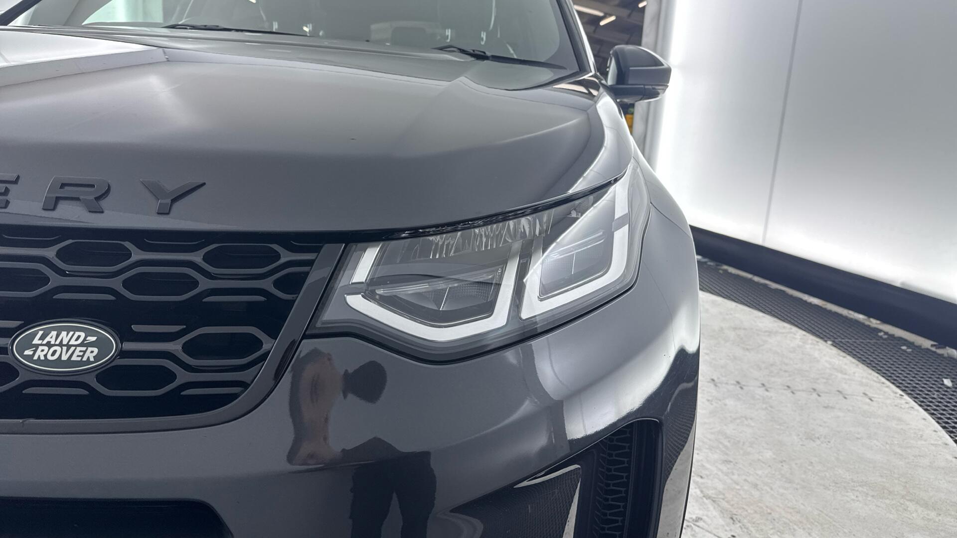 Land Rover Discovery Sport view 43
