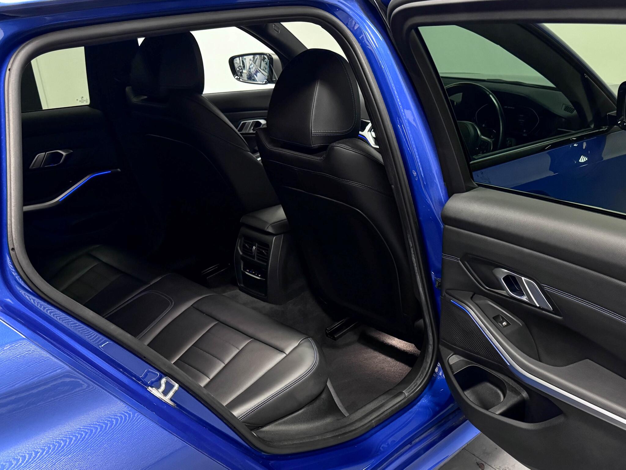 BMW 3 Series view 22