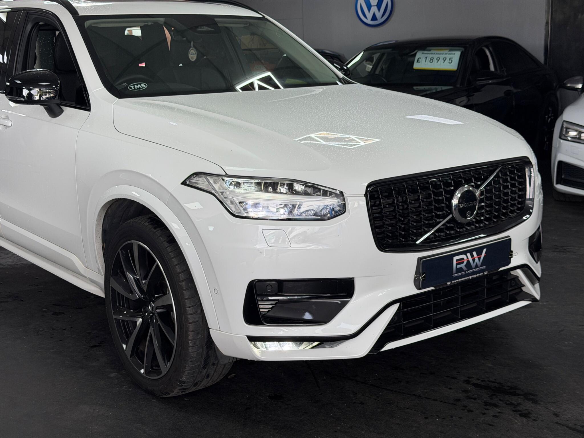 Volvo XC90 view 3