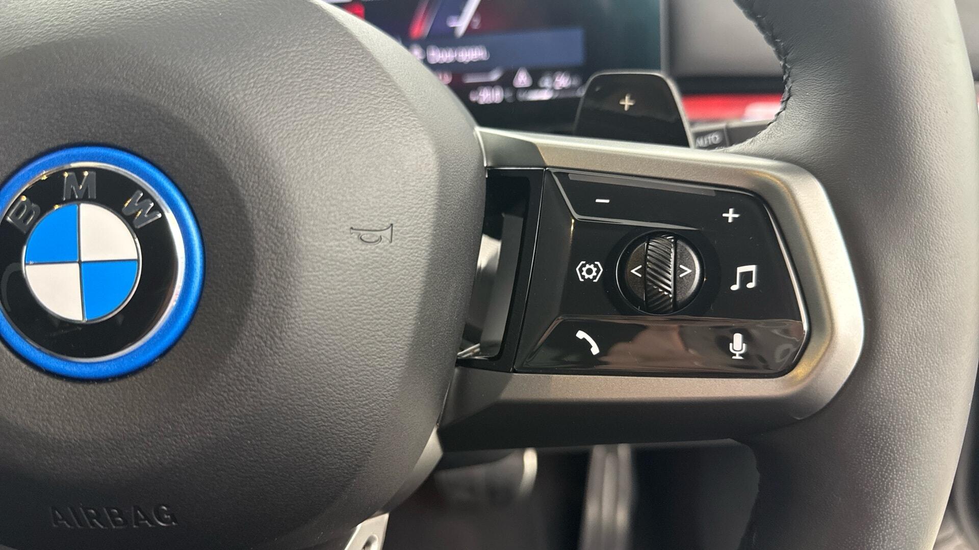 BMW 5 Series view 19