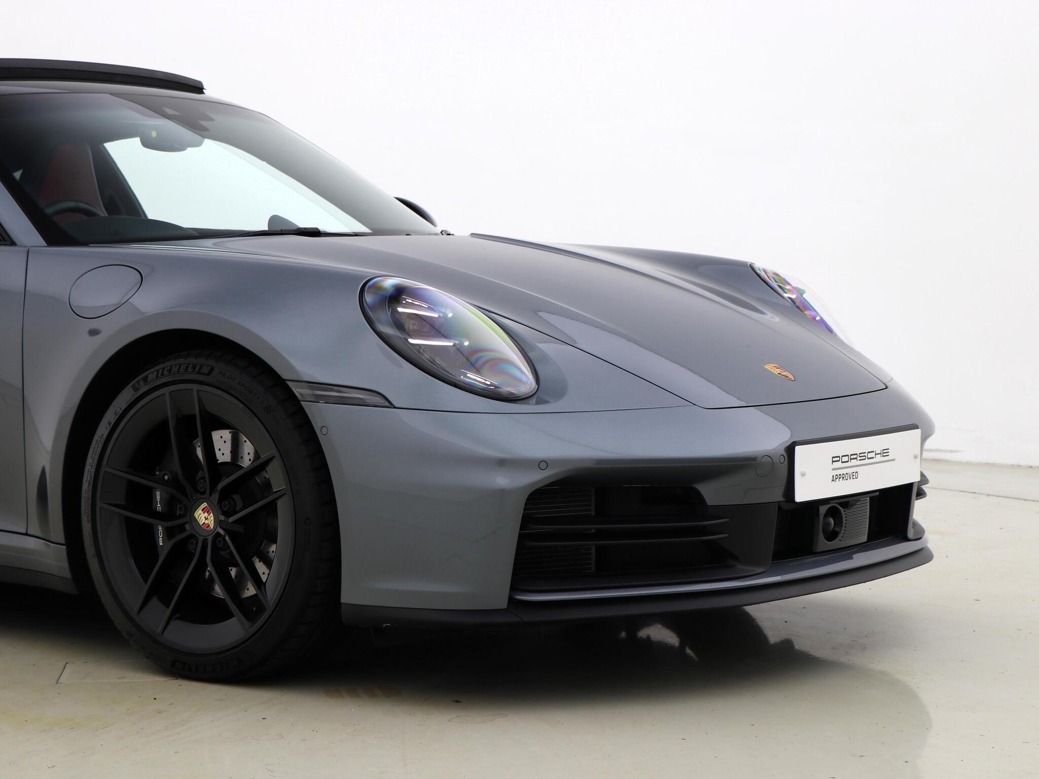 Porsche 911 view 11