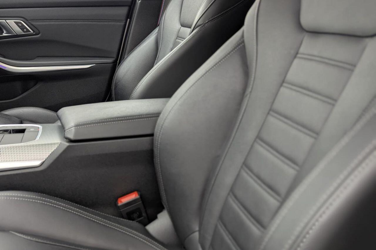 BMW 3 Series view 26