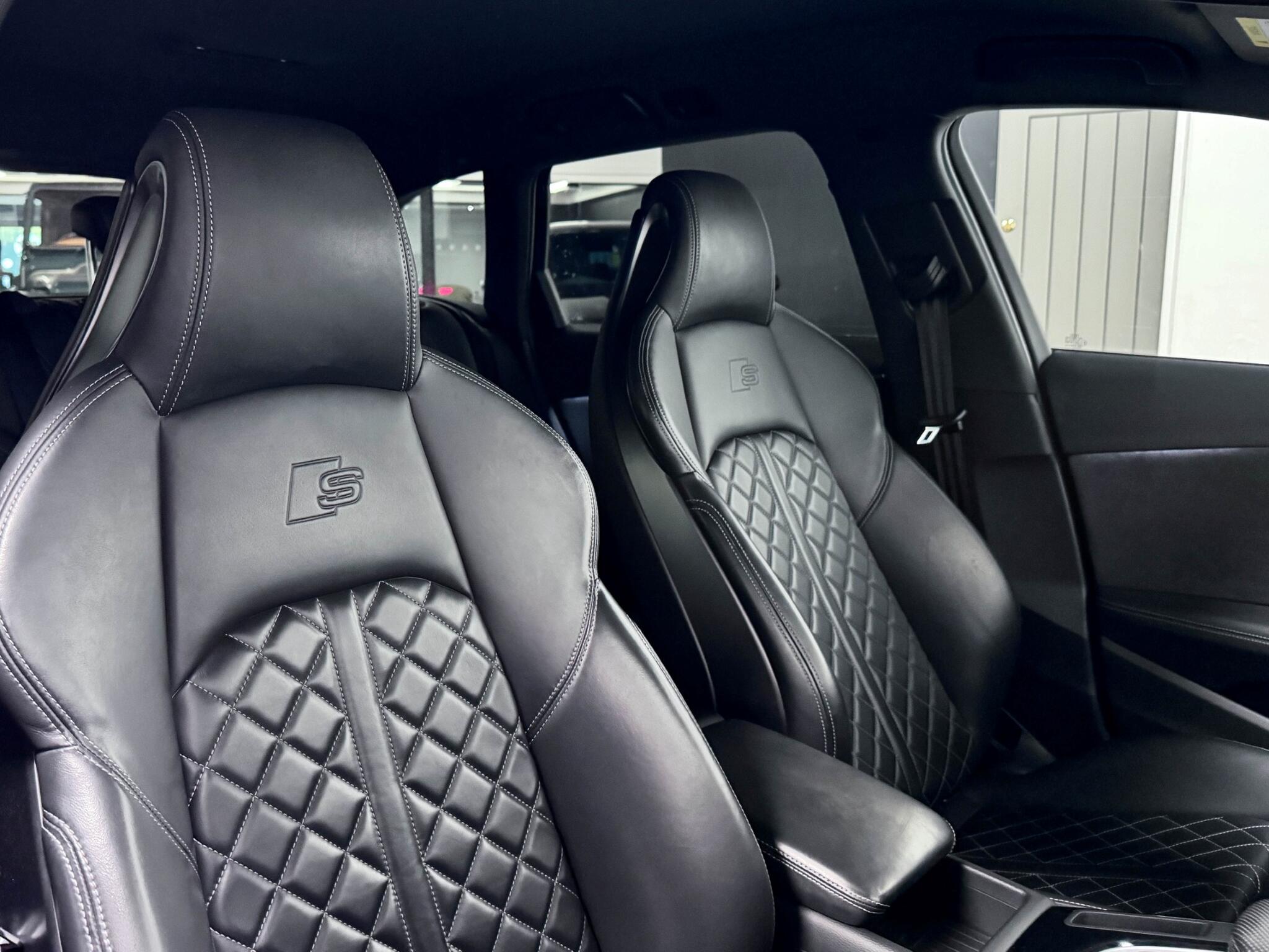 Audi S4 view 23