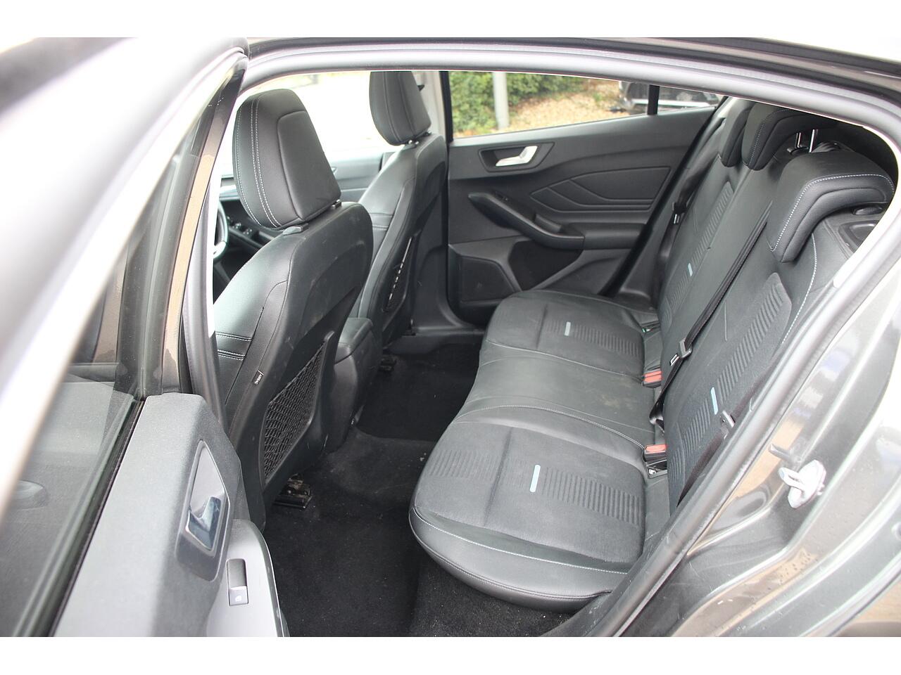 Ford Focus view 13