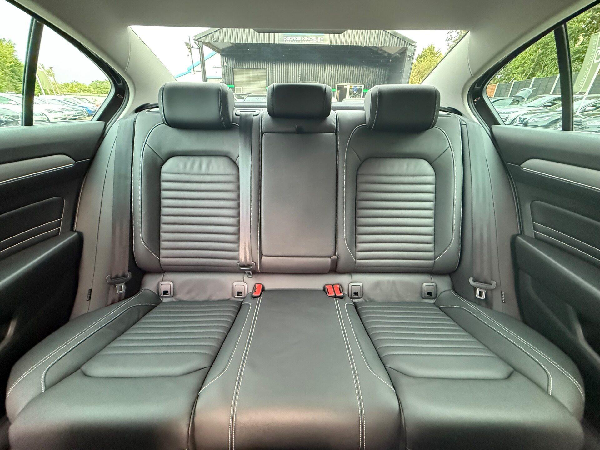 Volkswagen Passat view 16