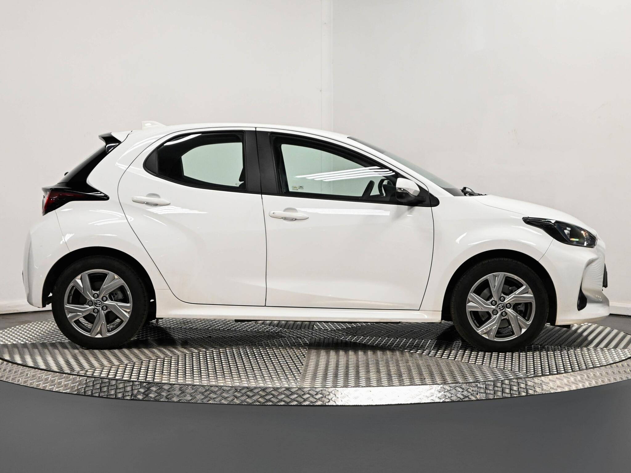 Toyota Yaris view 21