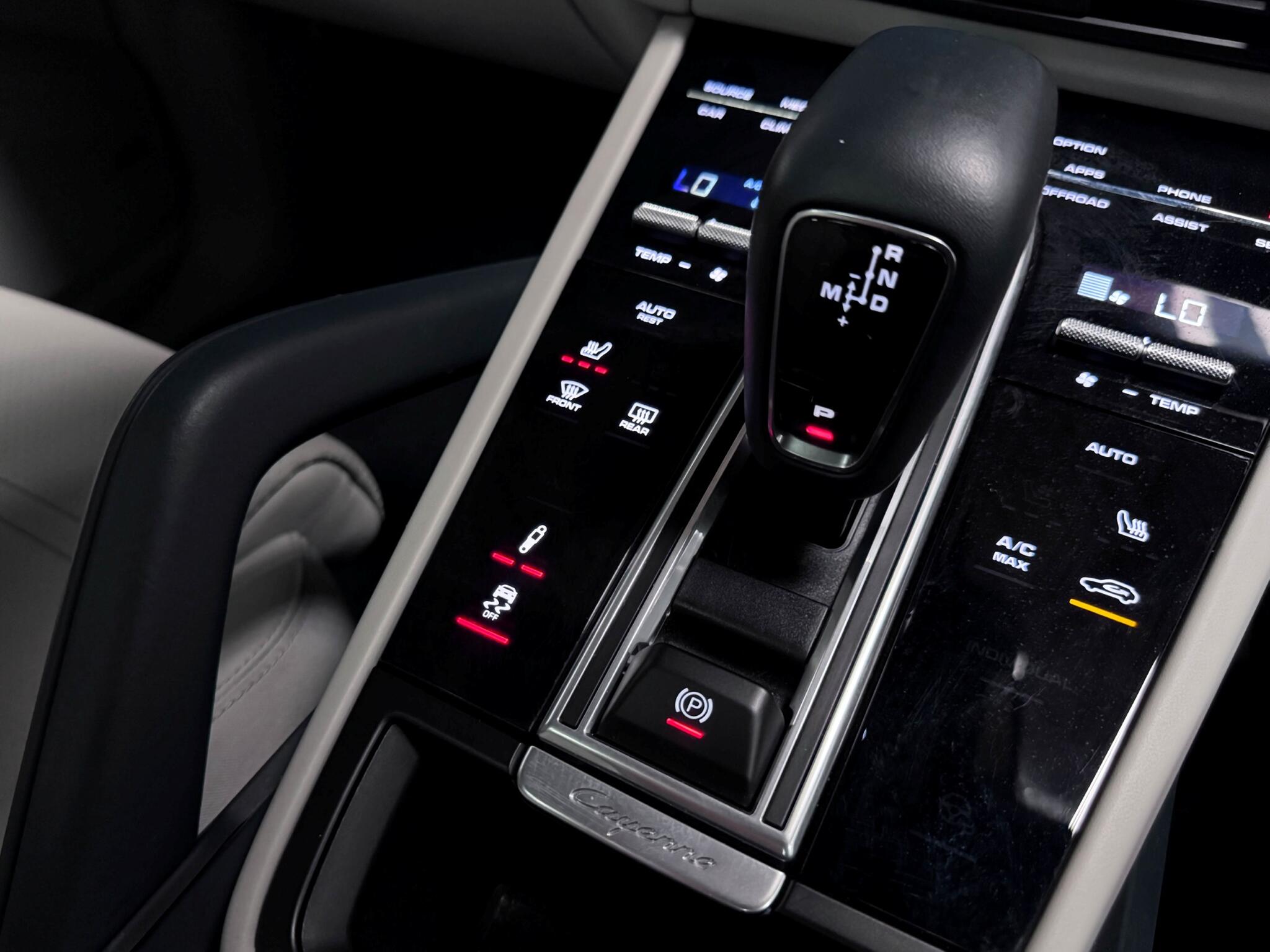 Porsche Cayenne view 31