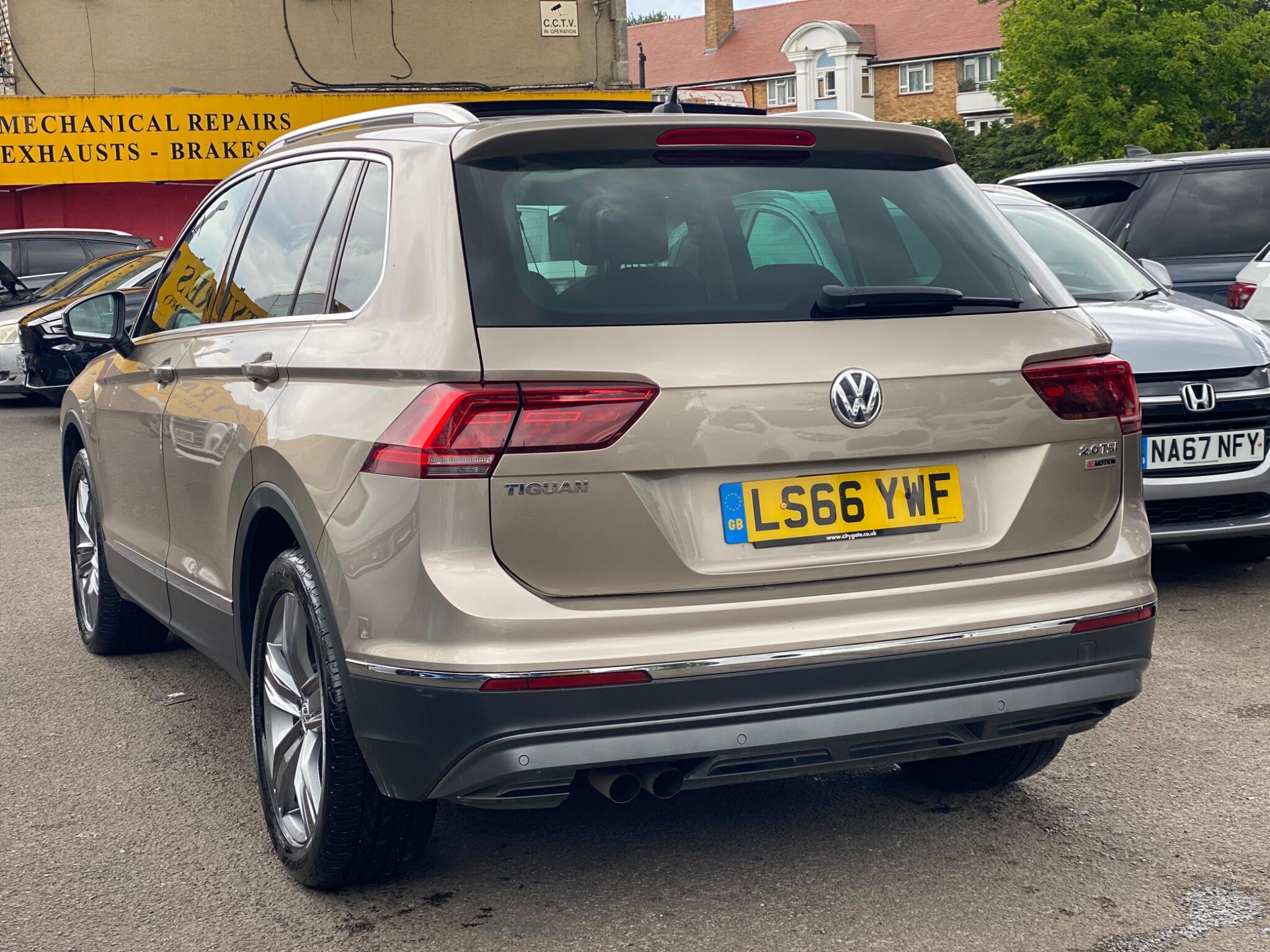 Volkswagen Tiguan view 13