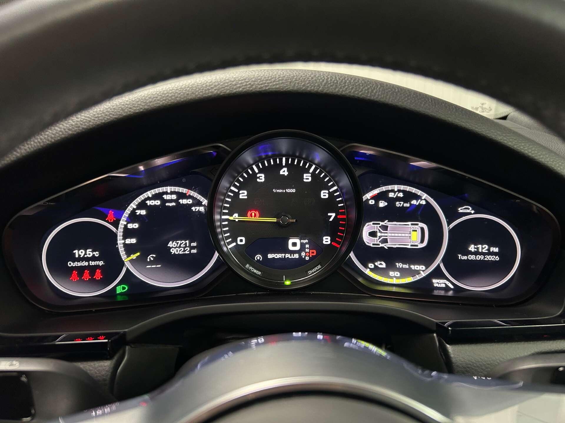 Porsche Cayenne view 24
