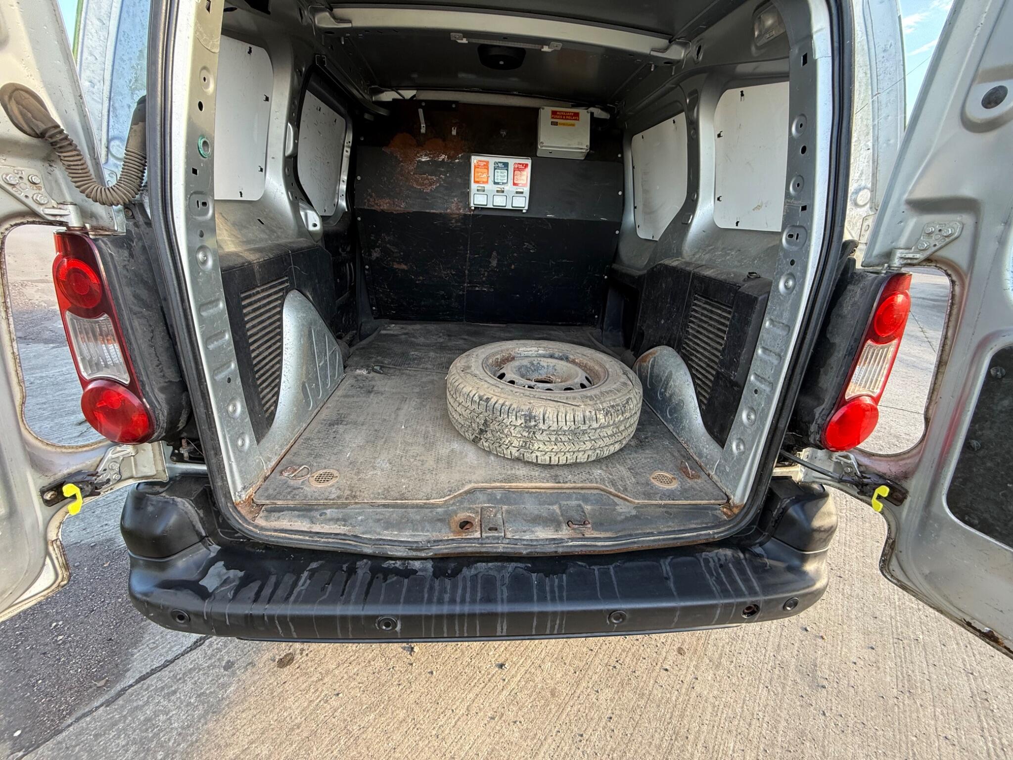Citroen Berlingo 1.6 HDi 850 Enterprise L1 5dr — photo 40 of 92