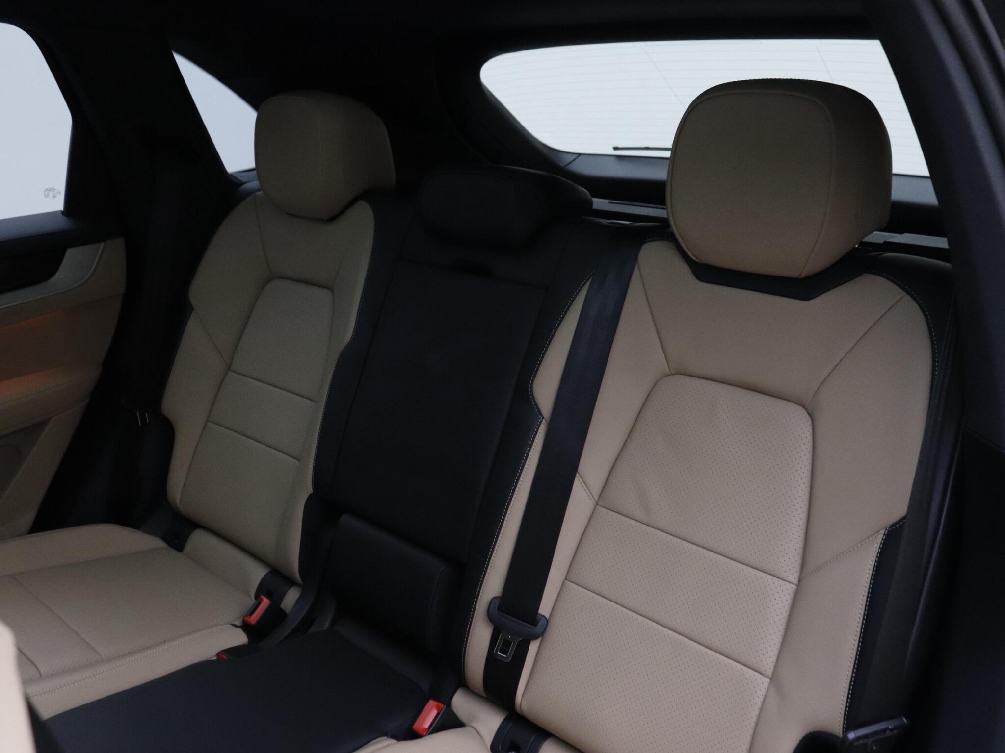 Porsche Cayenne view 26