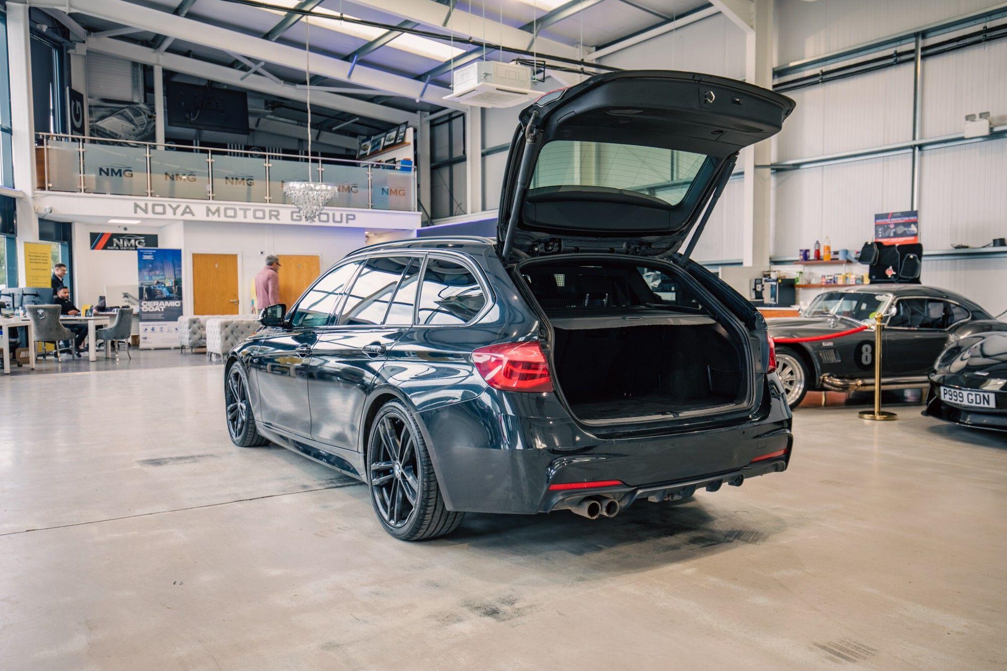 BMW 3 Series view 27