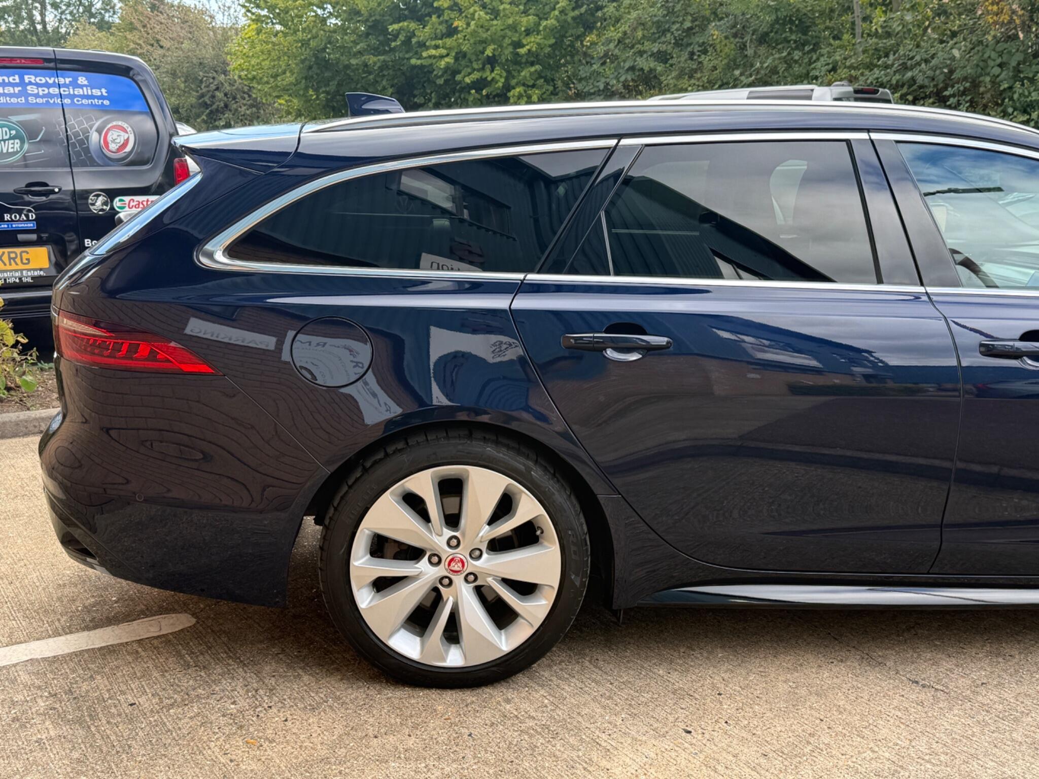 Jaguar XF view 10