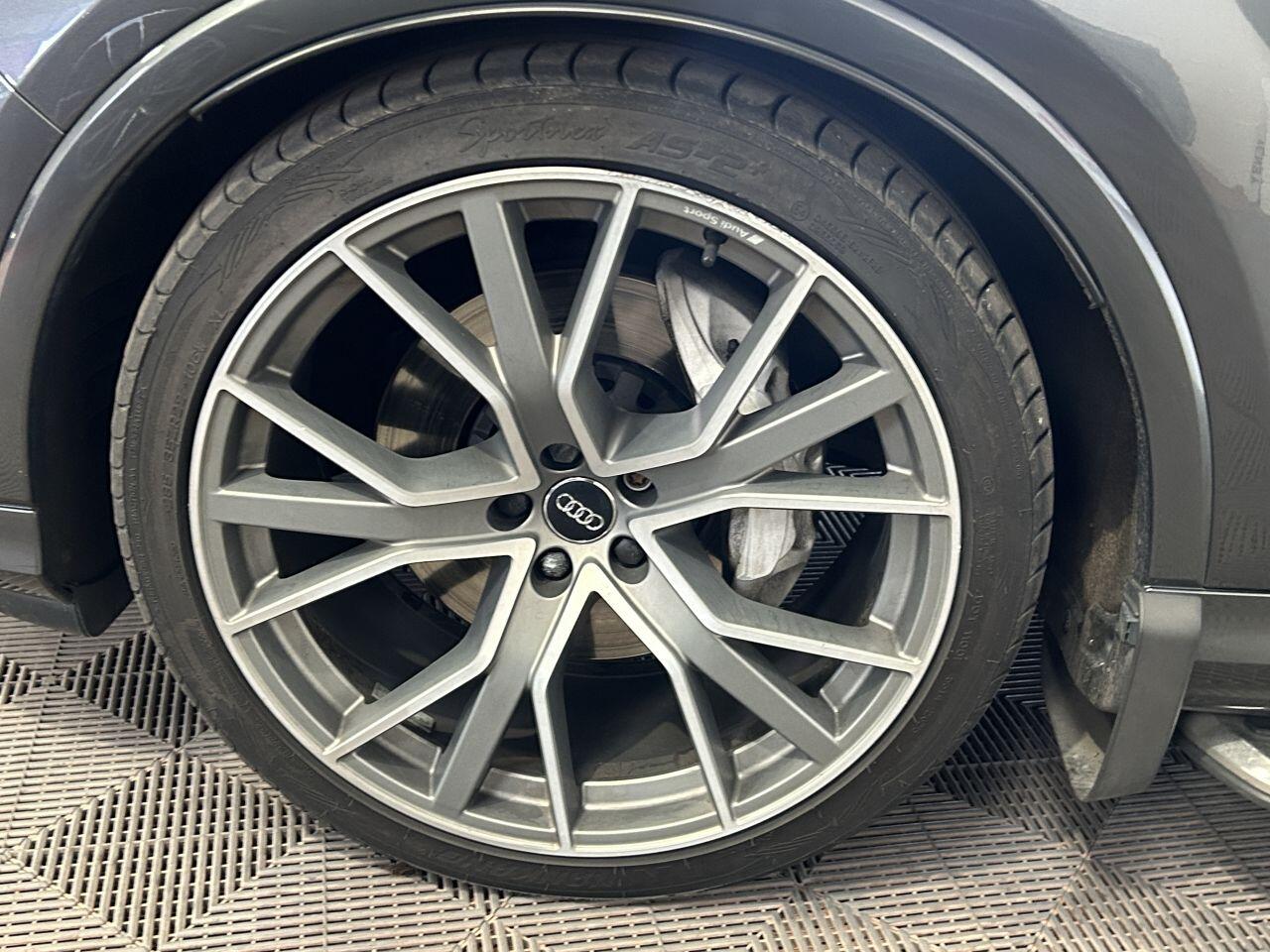 Audi Q7 view 28