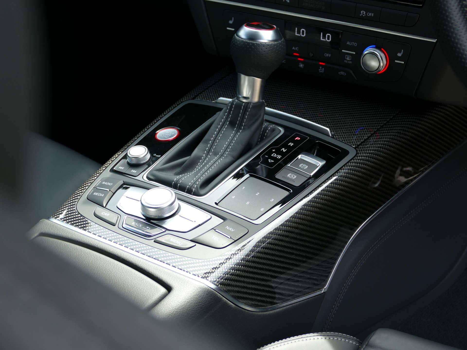 Audi RS6 Avant view 26
