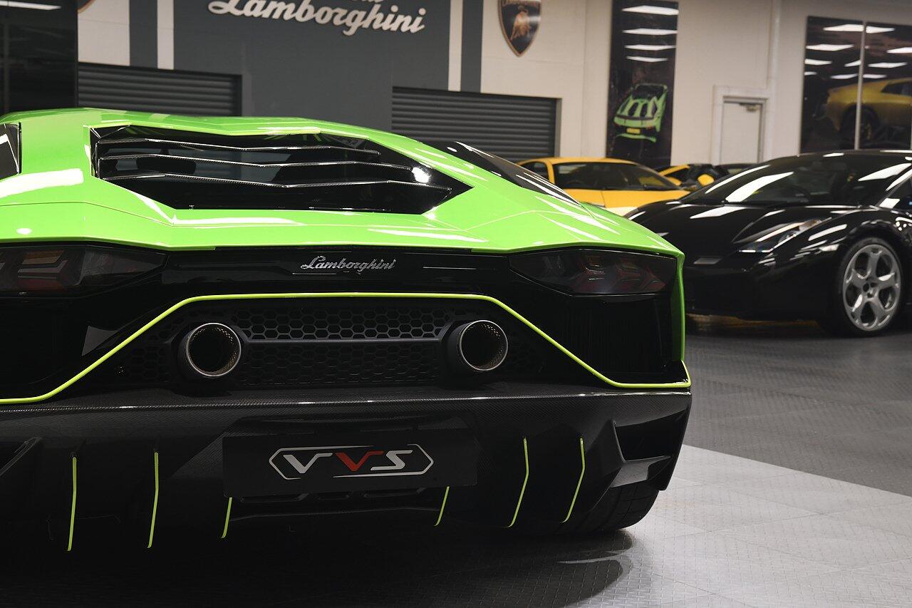 Lamborghini Aventador view 40