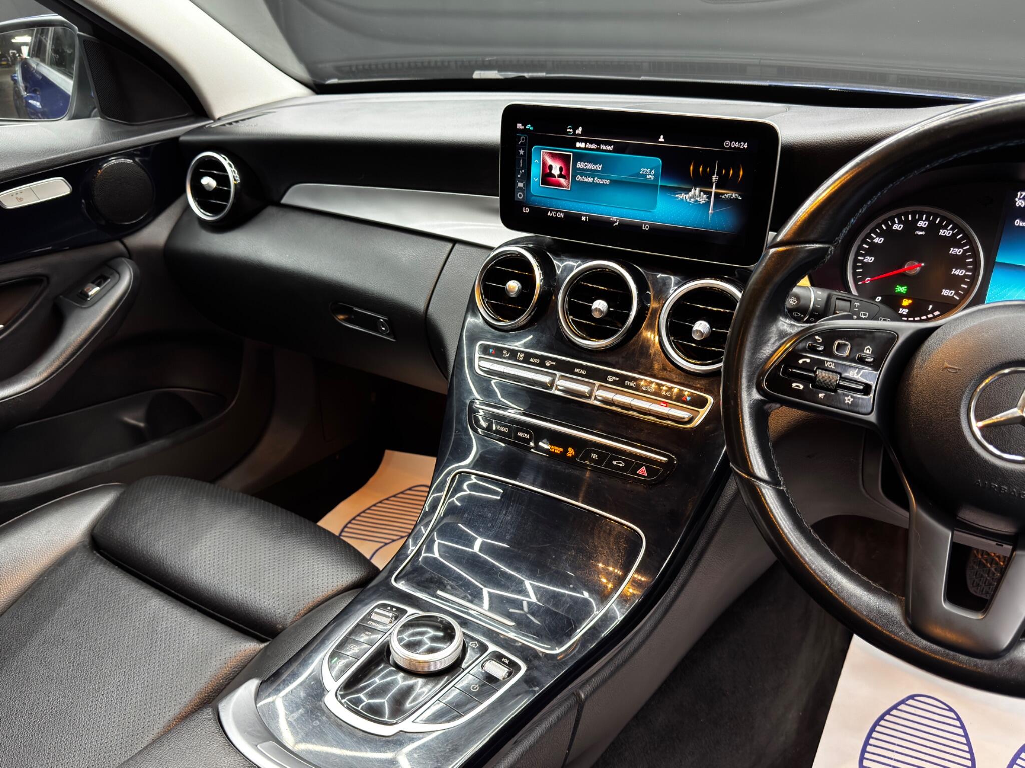 Mercedes-Benz C-Class view 23